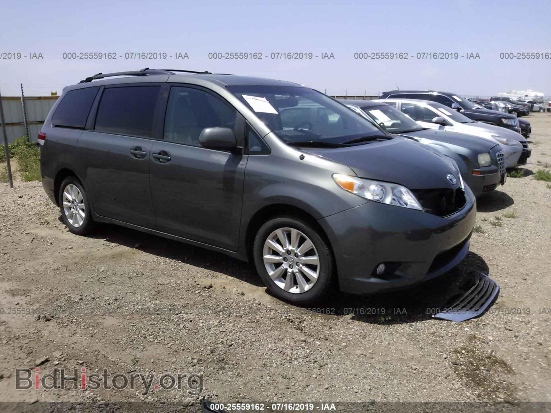 Photo 5TDDK3DC1BS010733 - TOYOTA SIENNA 2011