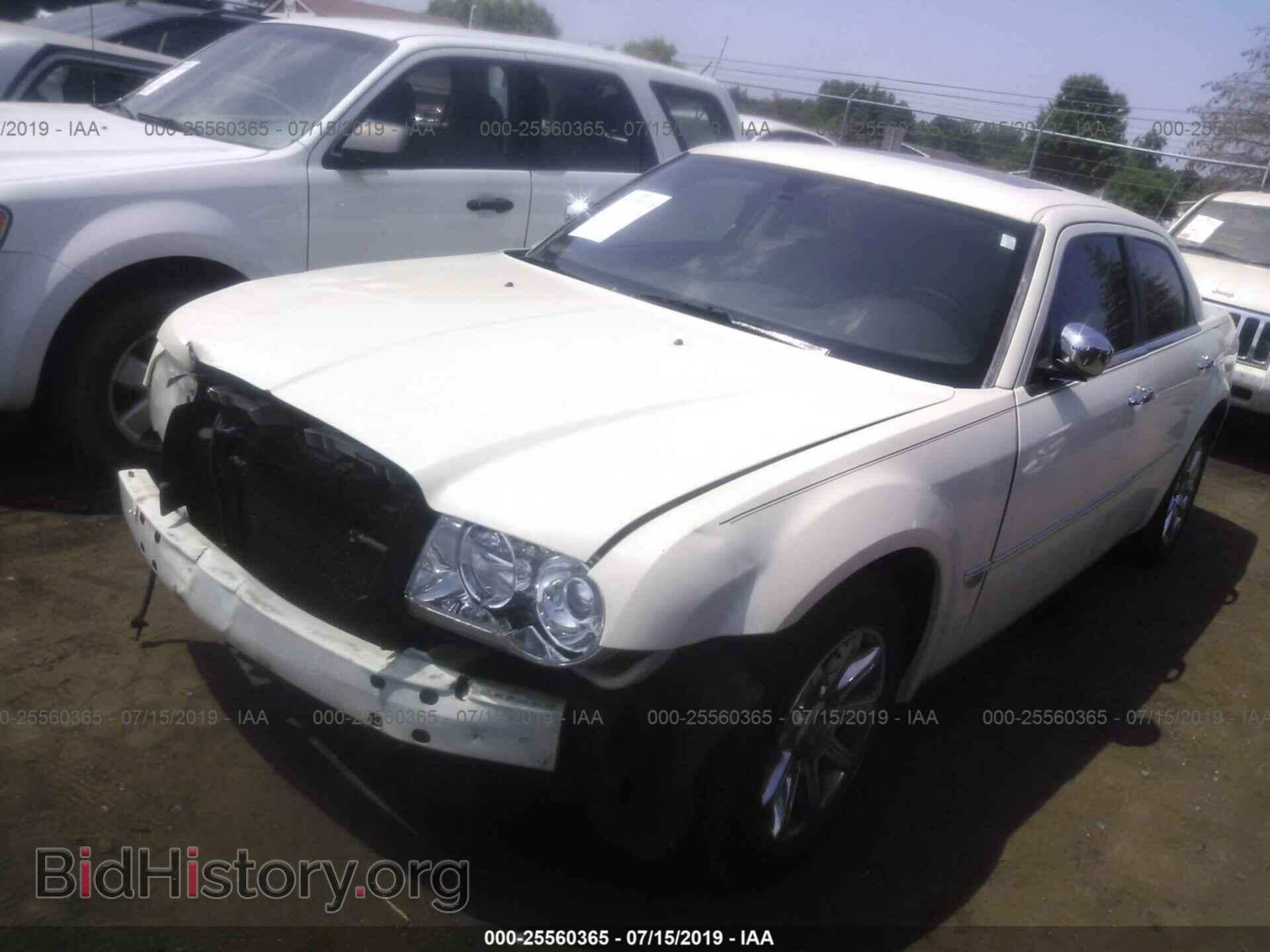 2006 CHRYSLER 300C - VIN: 2C3LA63H26H309458 - Фото 2