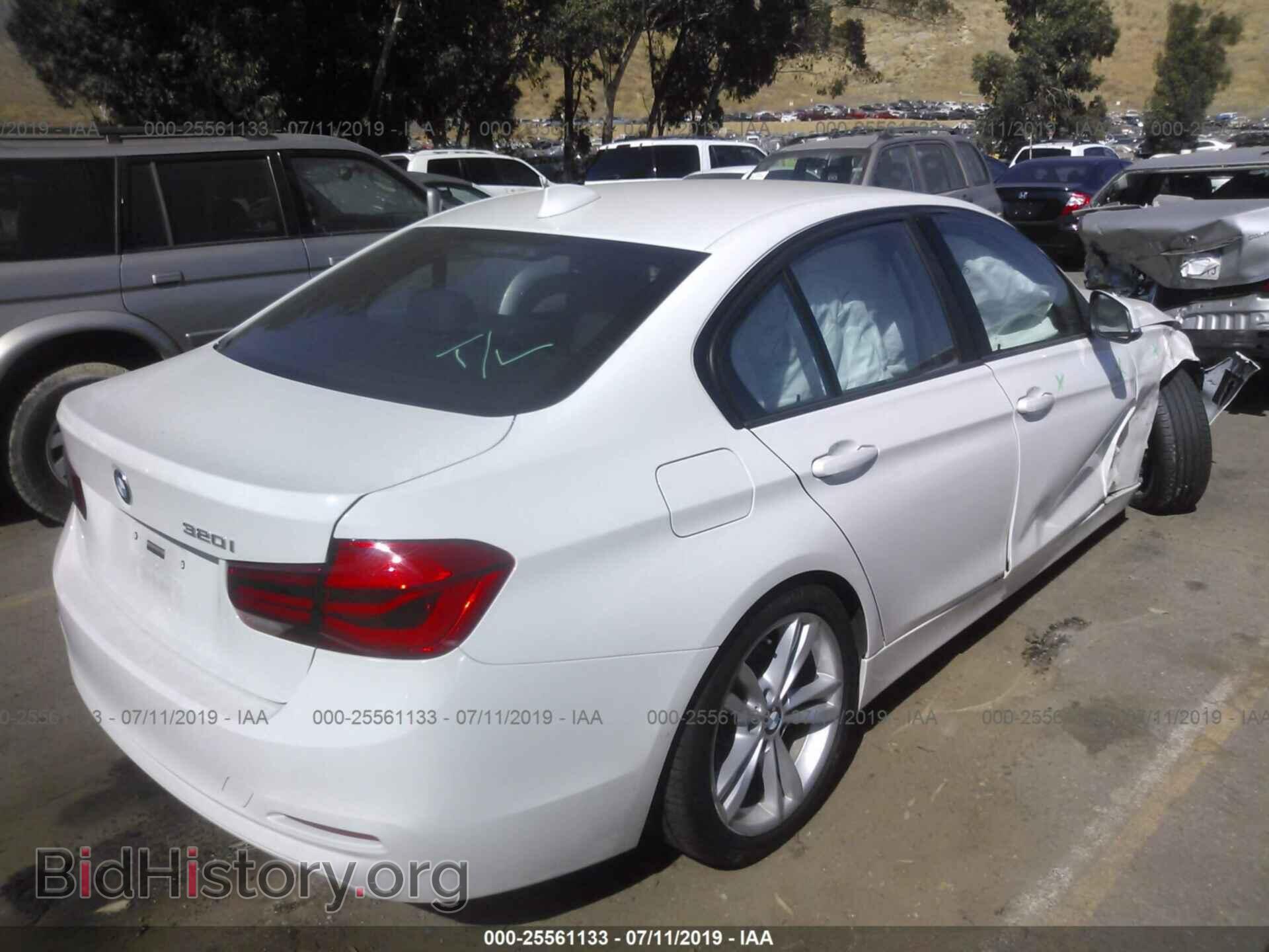2018 BMW 320 - VIN: WBA8E1G56JNU91302 - Photo 4