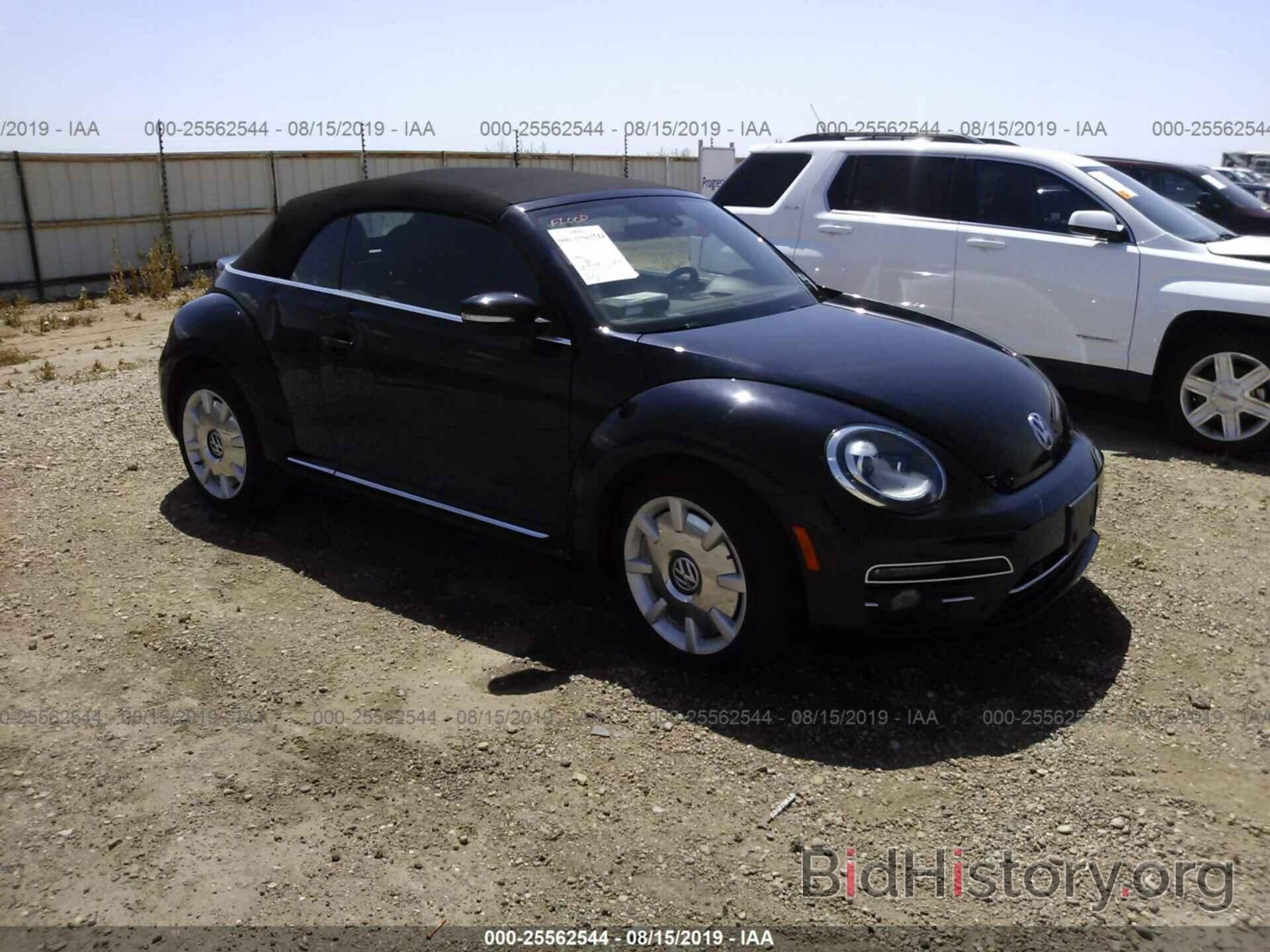 Photo 3VW5DAAT4JM517399 - VOLKSWAGEN BEETLE 2018