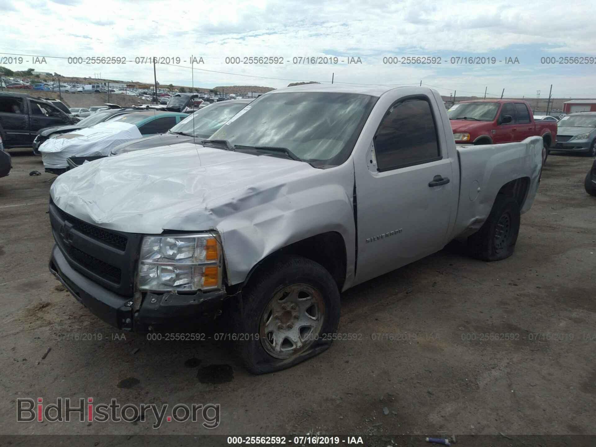 2011 CHEVROLET SILVERADO - VIN: 1GCNCPEAXBZ366473 - Фото 2