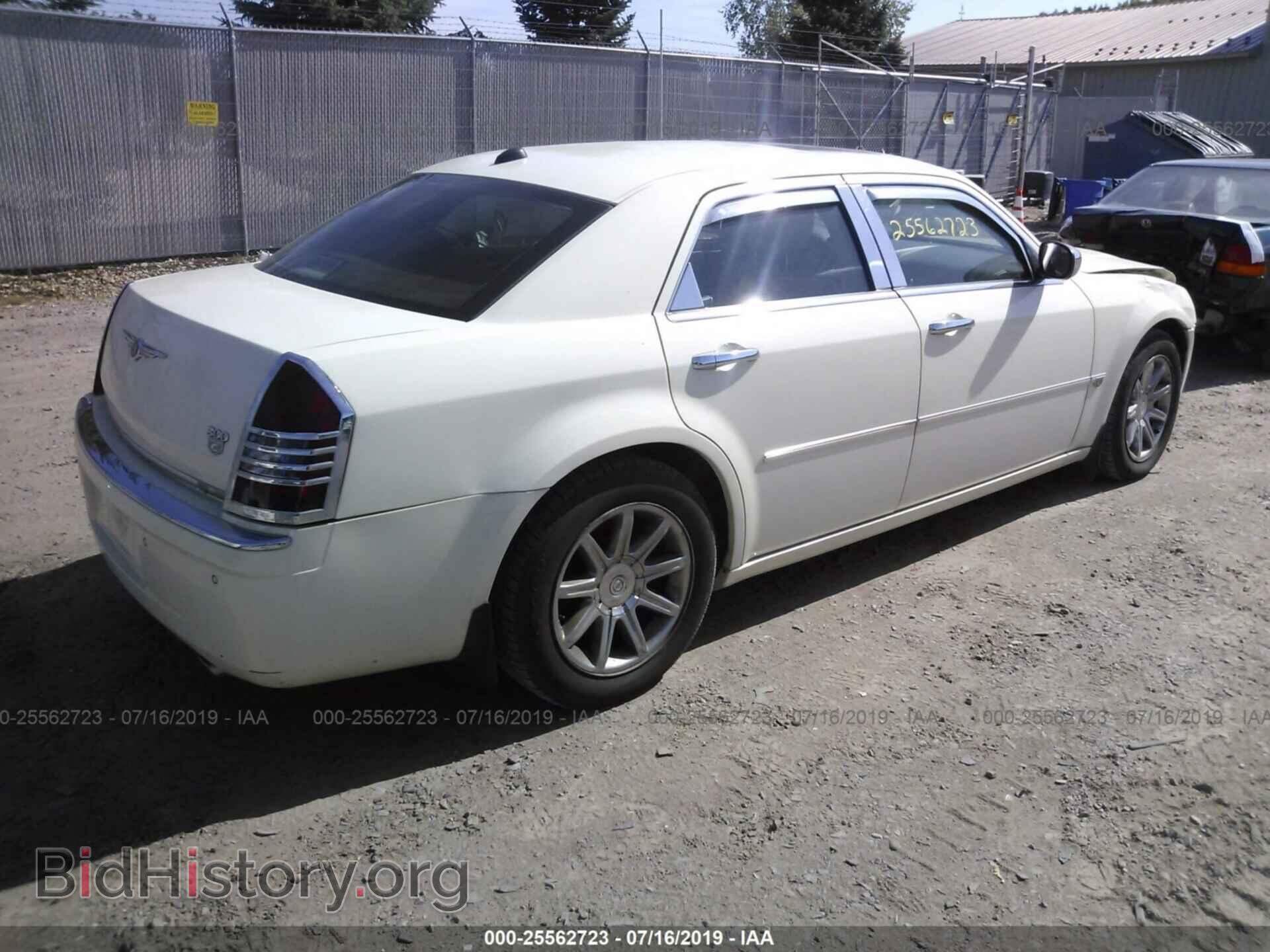 2005 CHRYSLER 300C - VIN: 2C3AA63H65H633020 - Фото 4