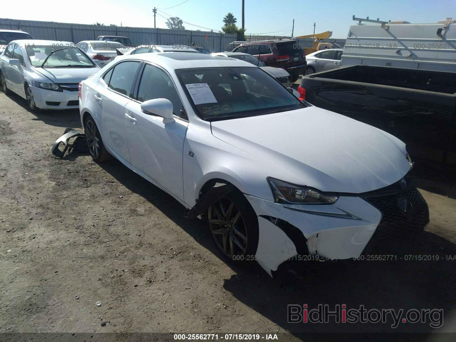 Photo JTHBA1D21J5081794 - LEXUS IS 2018