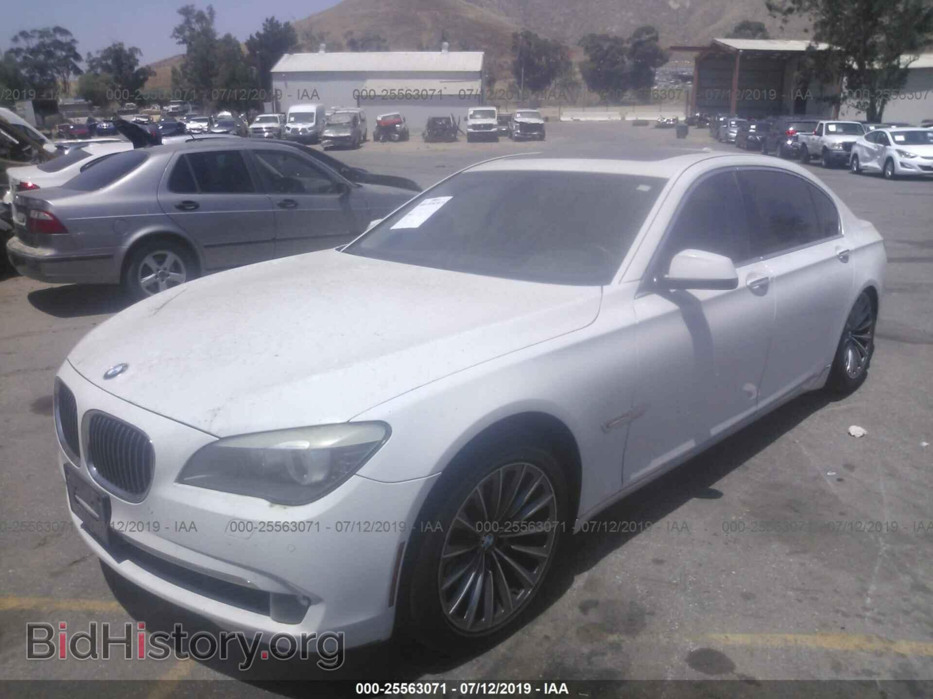 2011 BMW 740 - VIN: WBAKB4C54BC575248 - Фото 2