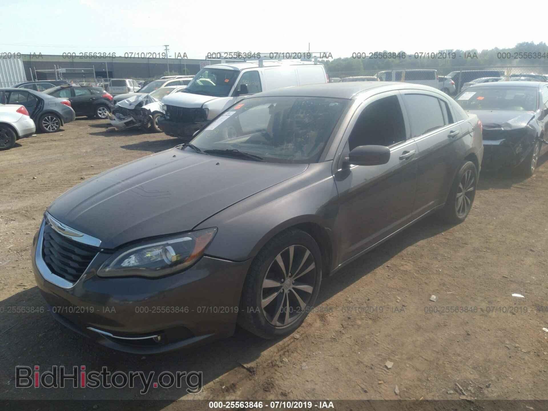 2013 CHRYSLER 200 - VIN: 1C3CCBCG9DN520557 - Photo 2