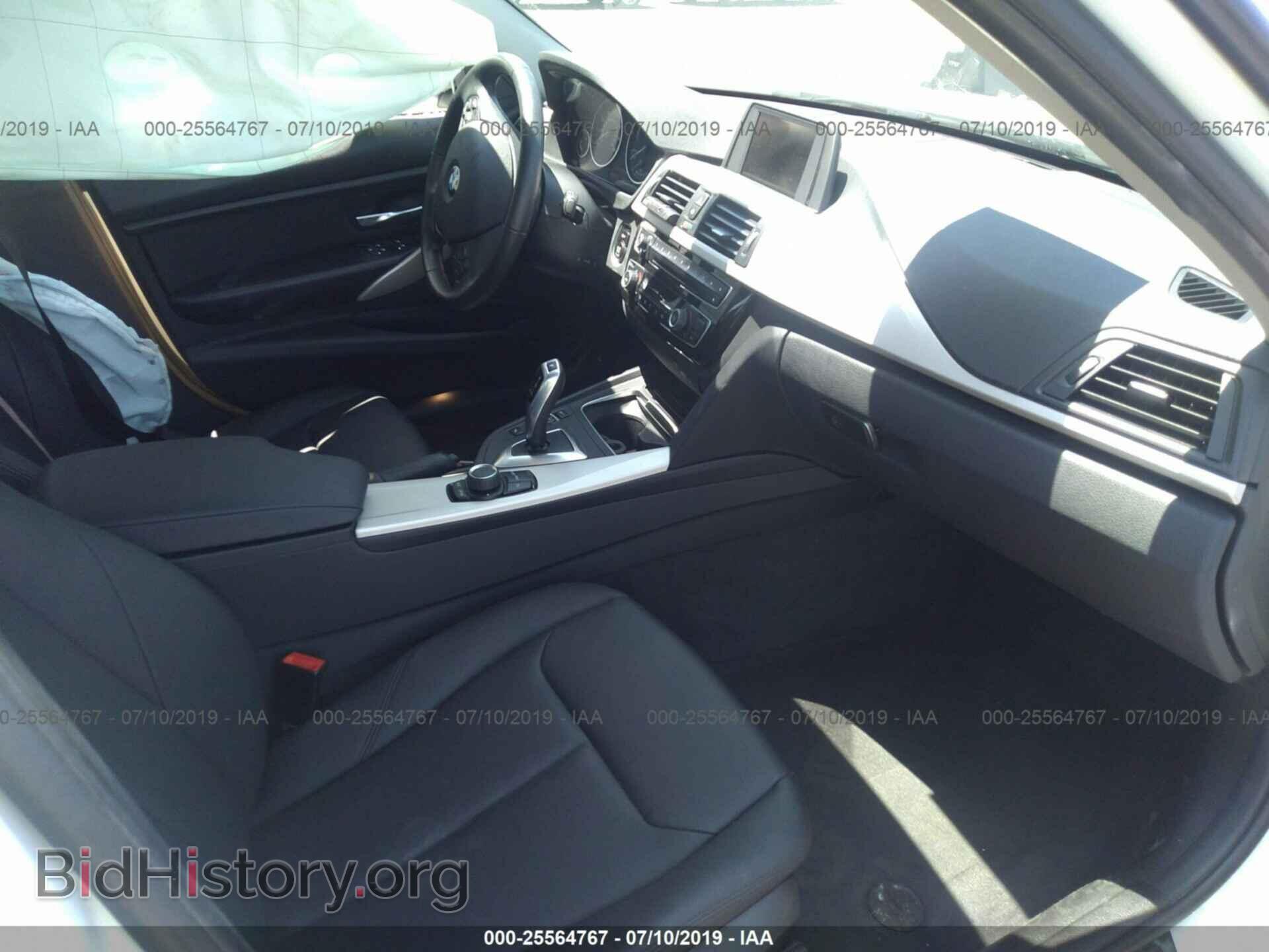 2016 BMW 320 - VIN: WBA8E1G56GNT37228 - Photo 5