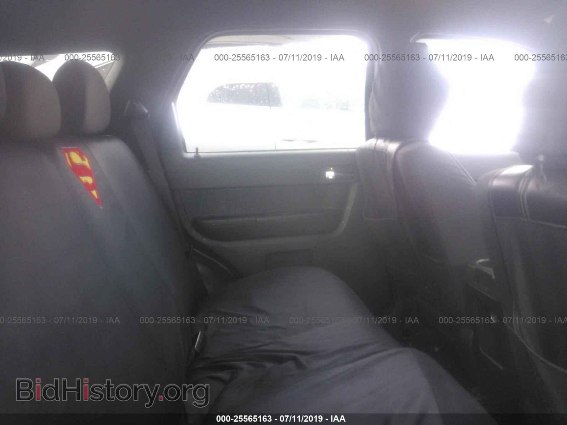 2011 FORD ESCAPE - VIN: 1FMCU9D77BKC11289 - Photo 8