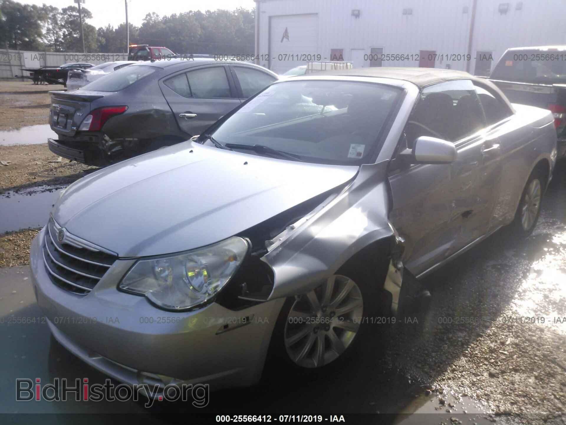 2010 CHRYSLER SEBRING - VIN: 1C3BC5ED8AN142601 - Фото 2