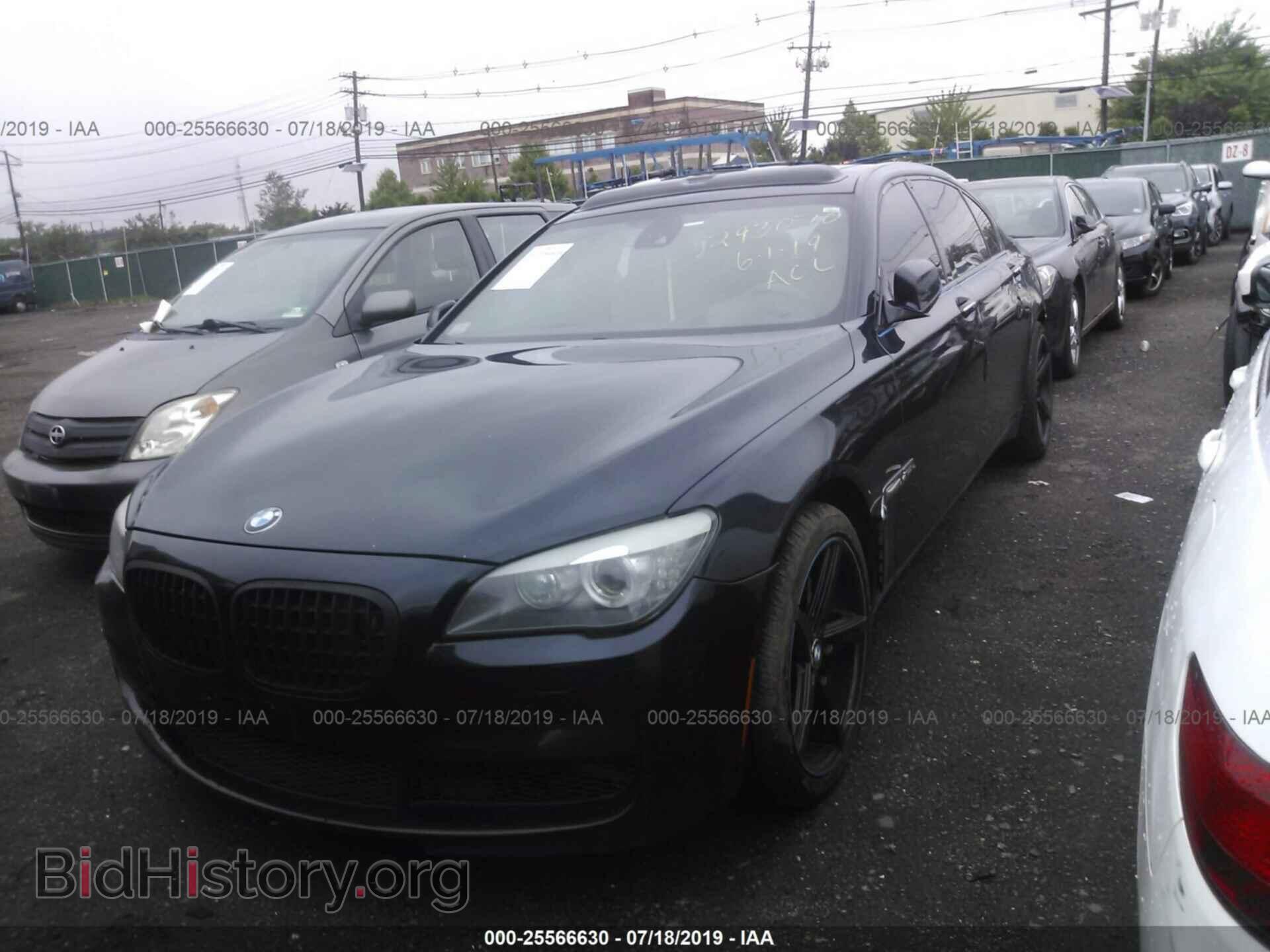 2012 BMW 750 - VIN: WBAKC8C52CC434748 - Фото 2