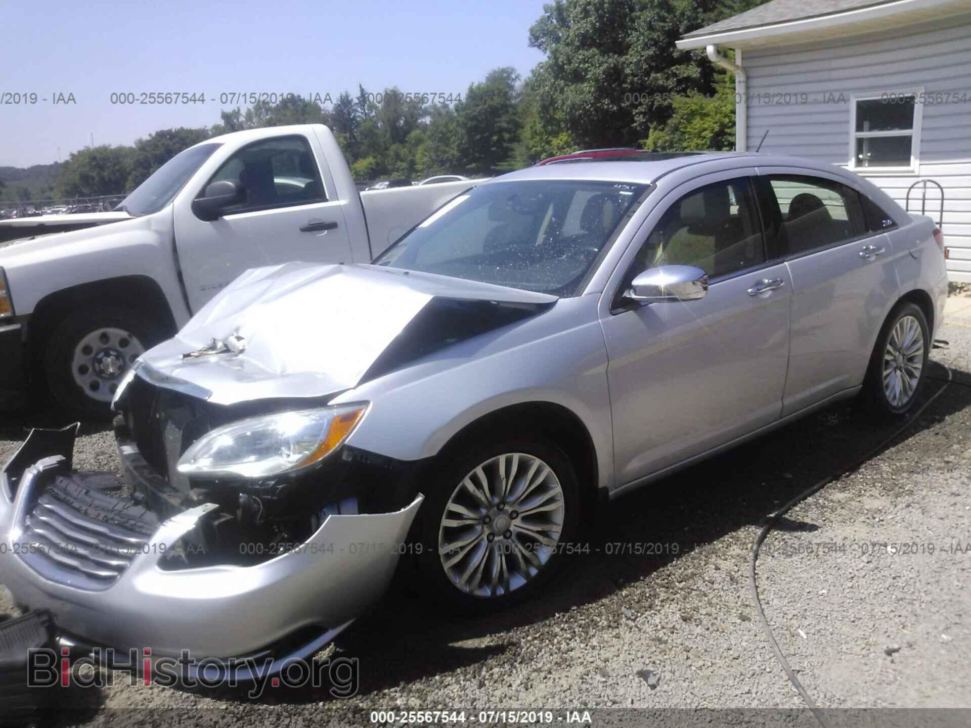 2011 CHRYSLER 200 - VIN: 1C3BC2FB8BN580256 - Фото 2