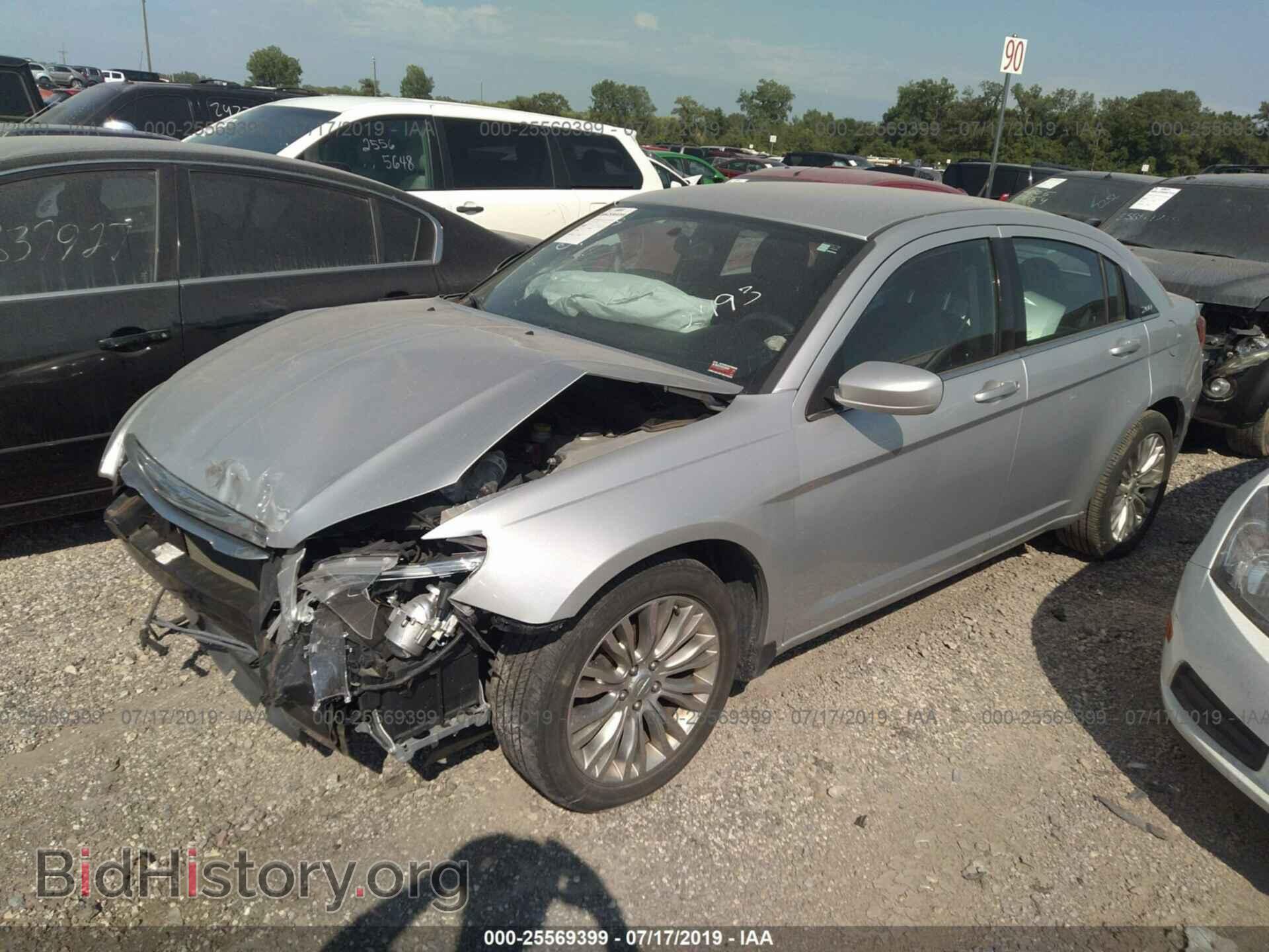 2012 CHRYSLER 200 - VIN: 1C3CCBAB3CN262493 - Фото 2