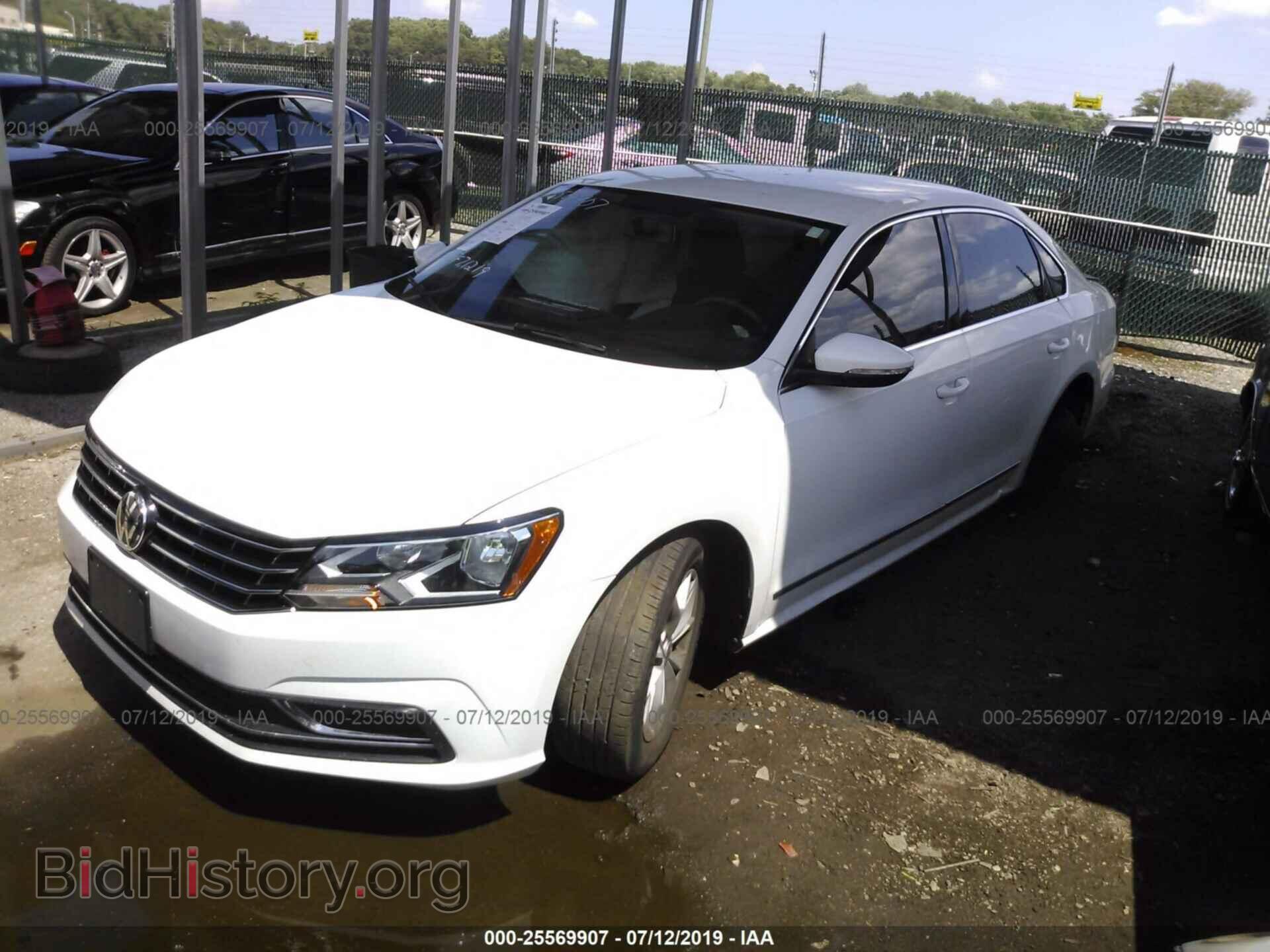 2017 VOLKSWAGEN PASSAT - VIN: 1VWAT7A32HC047261 - Фото 2