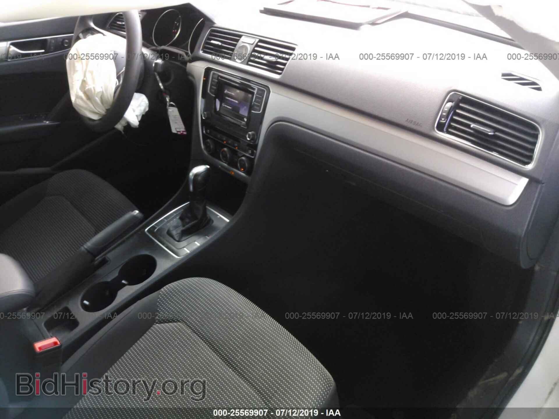 2017 VOLKSWAGEN PASSAT - VIN: 1VWAT7A32HC047261 - Фото 5