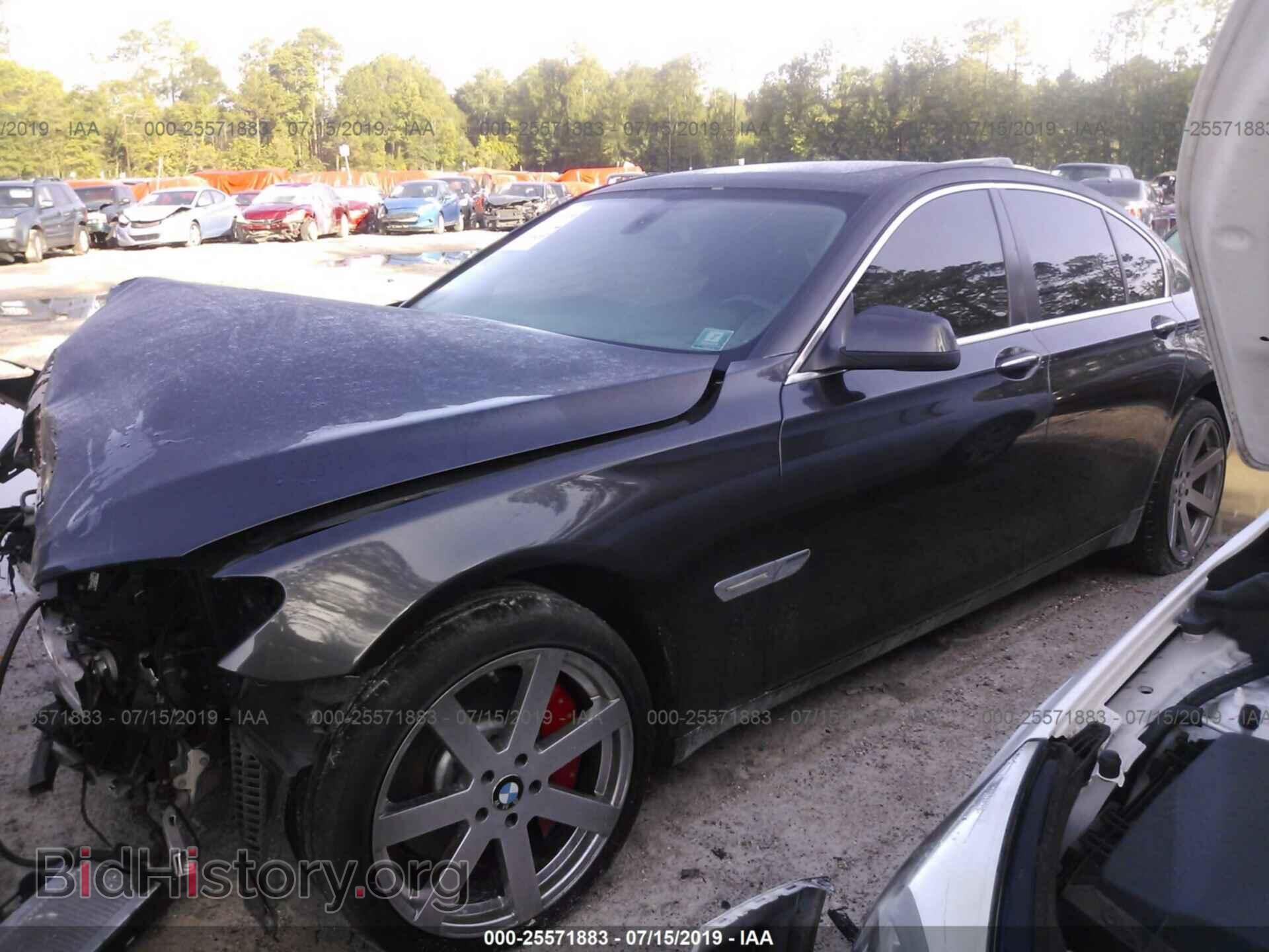 2011 BMW 750 - VIN: WBAKA8C58BCY37217 - Фото 2