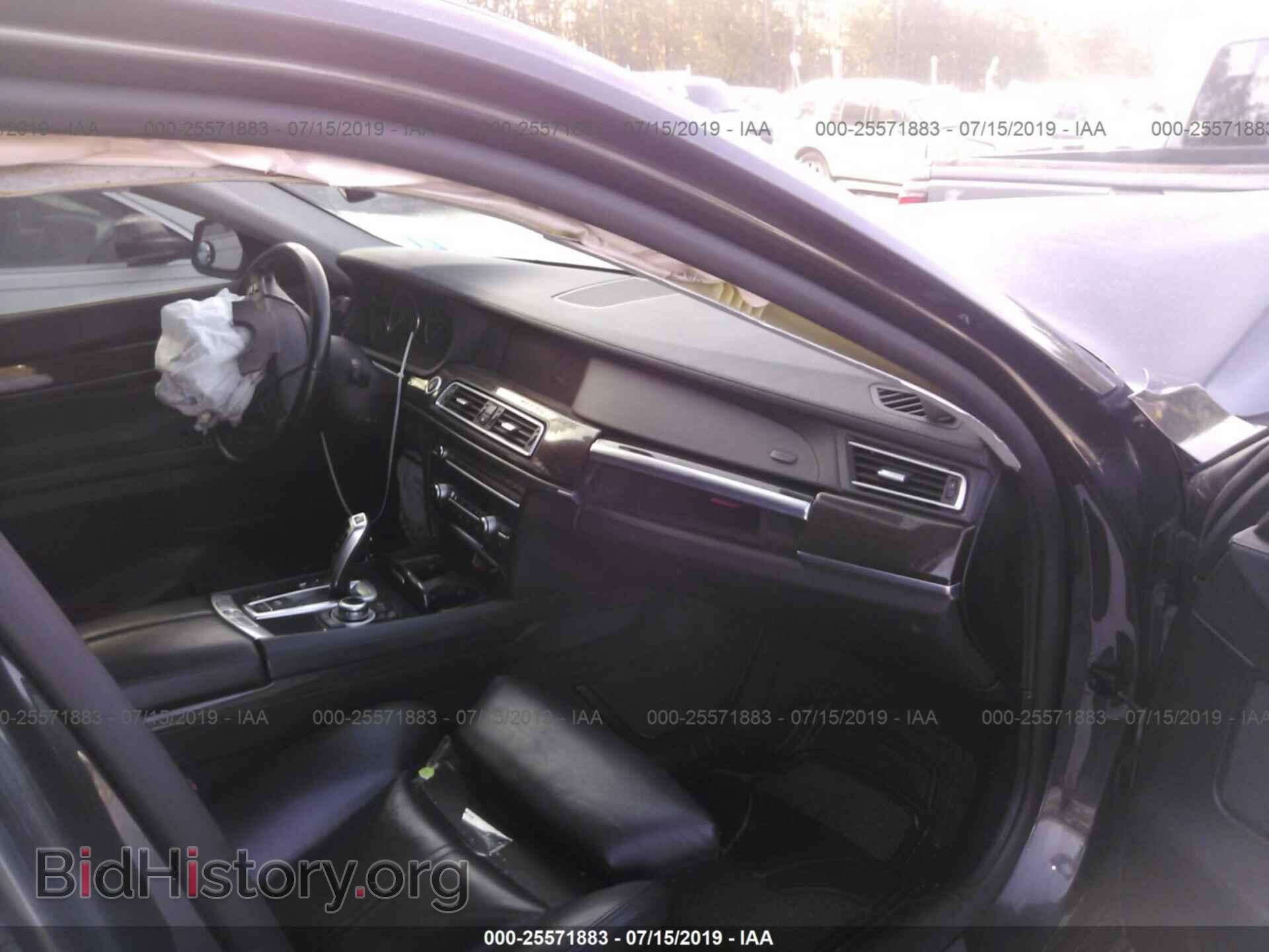 2011 BMW 750 - VIN: WBAKA8C58BCY37217 - Фото 5