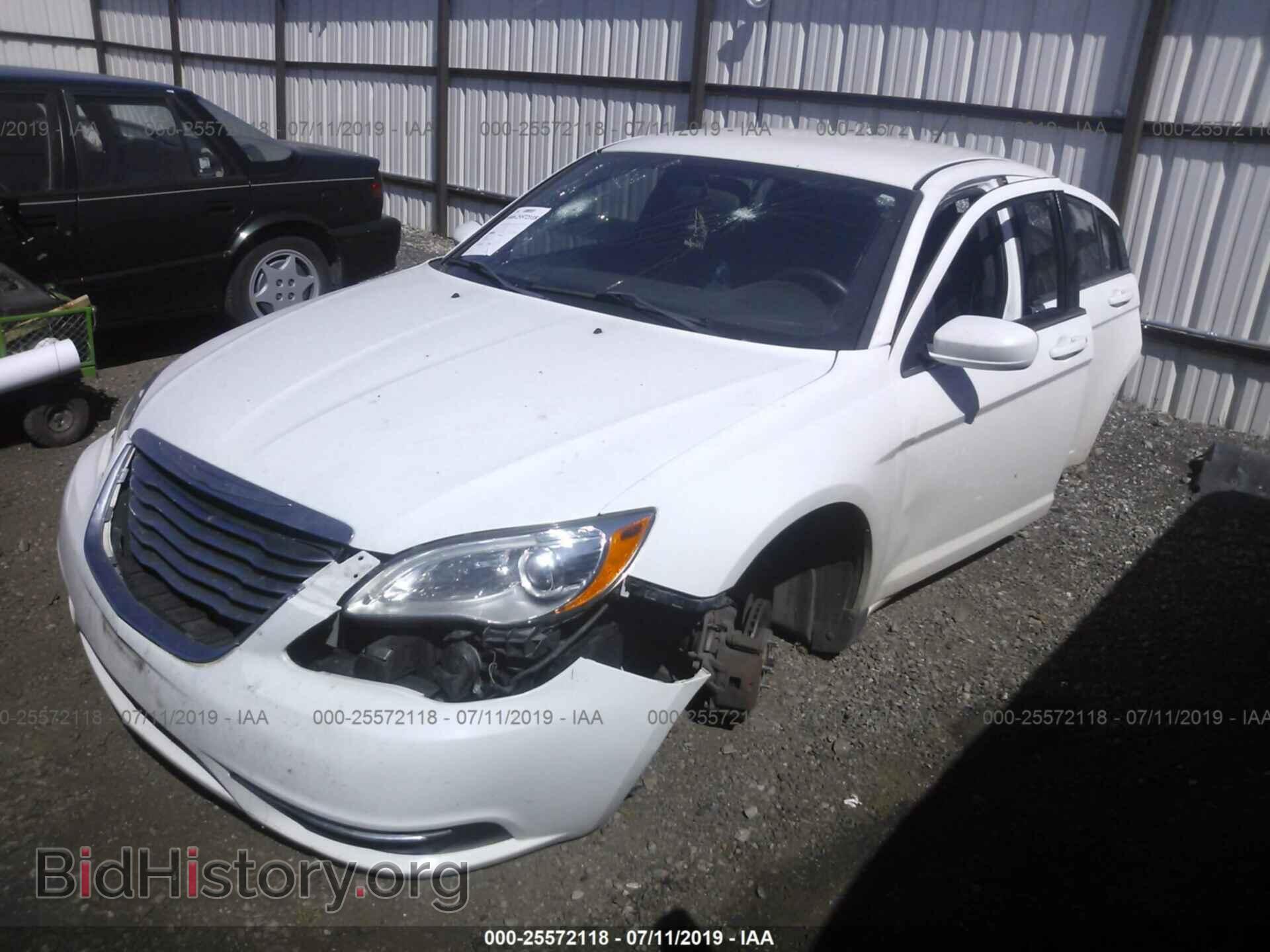 2013 CHRYSLER 200 - VIN: 1C3CCBAB2DN706061 - Photo 2
