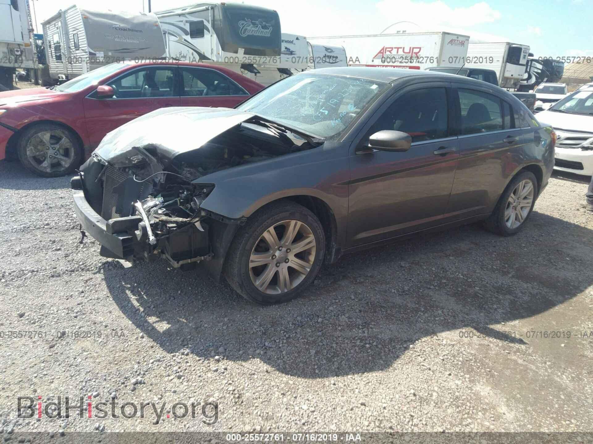 2013 CHRYSLER 200 - VIN: 1C3CCBAB4DN669384 - Photo 2