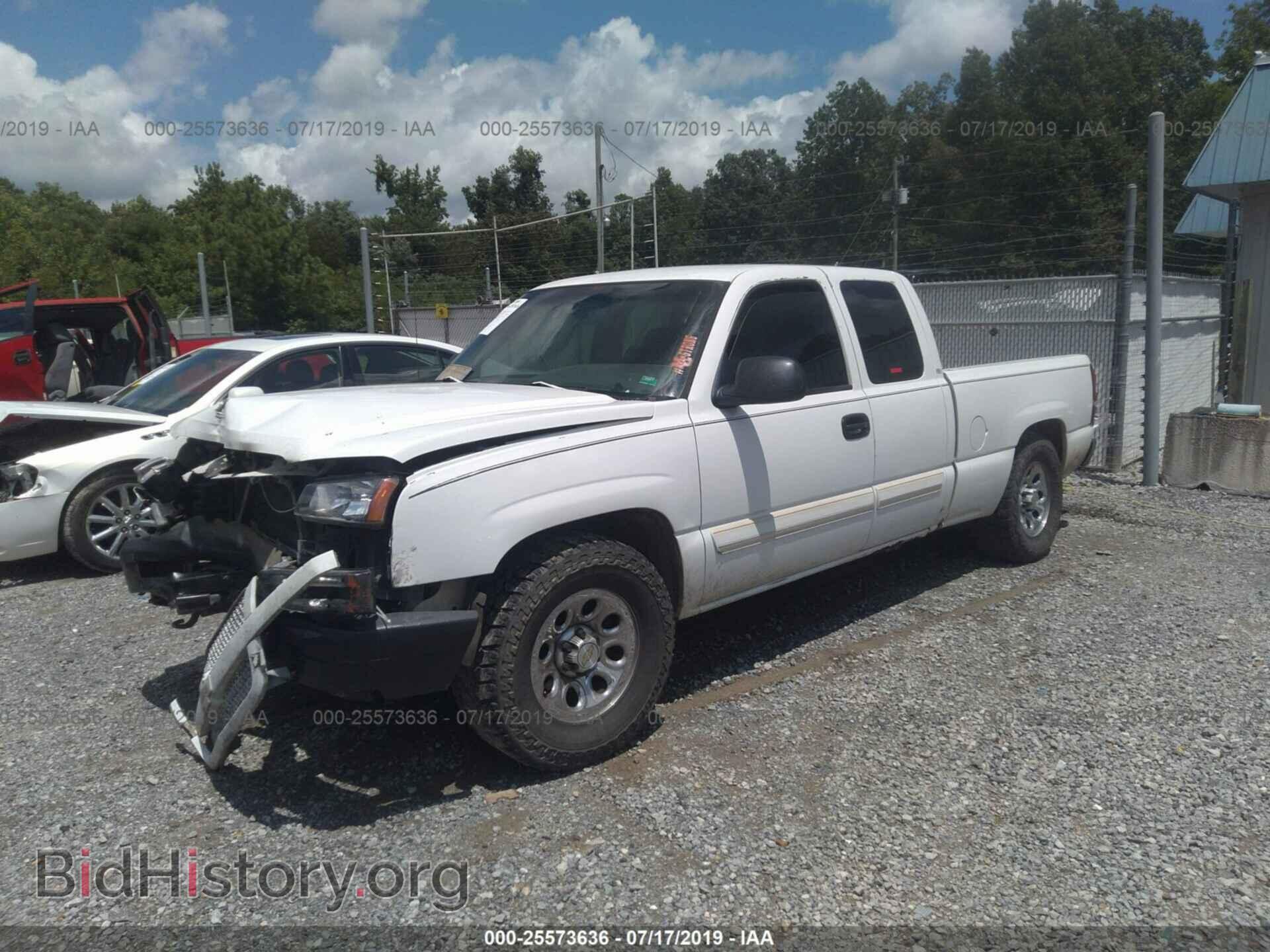 2005 CHEVROLET SILVERADO - VIN: 2GCEC19VX51165681 - Photo 2