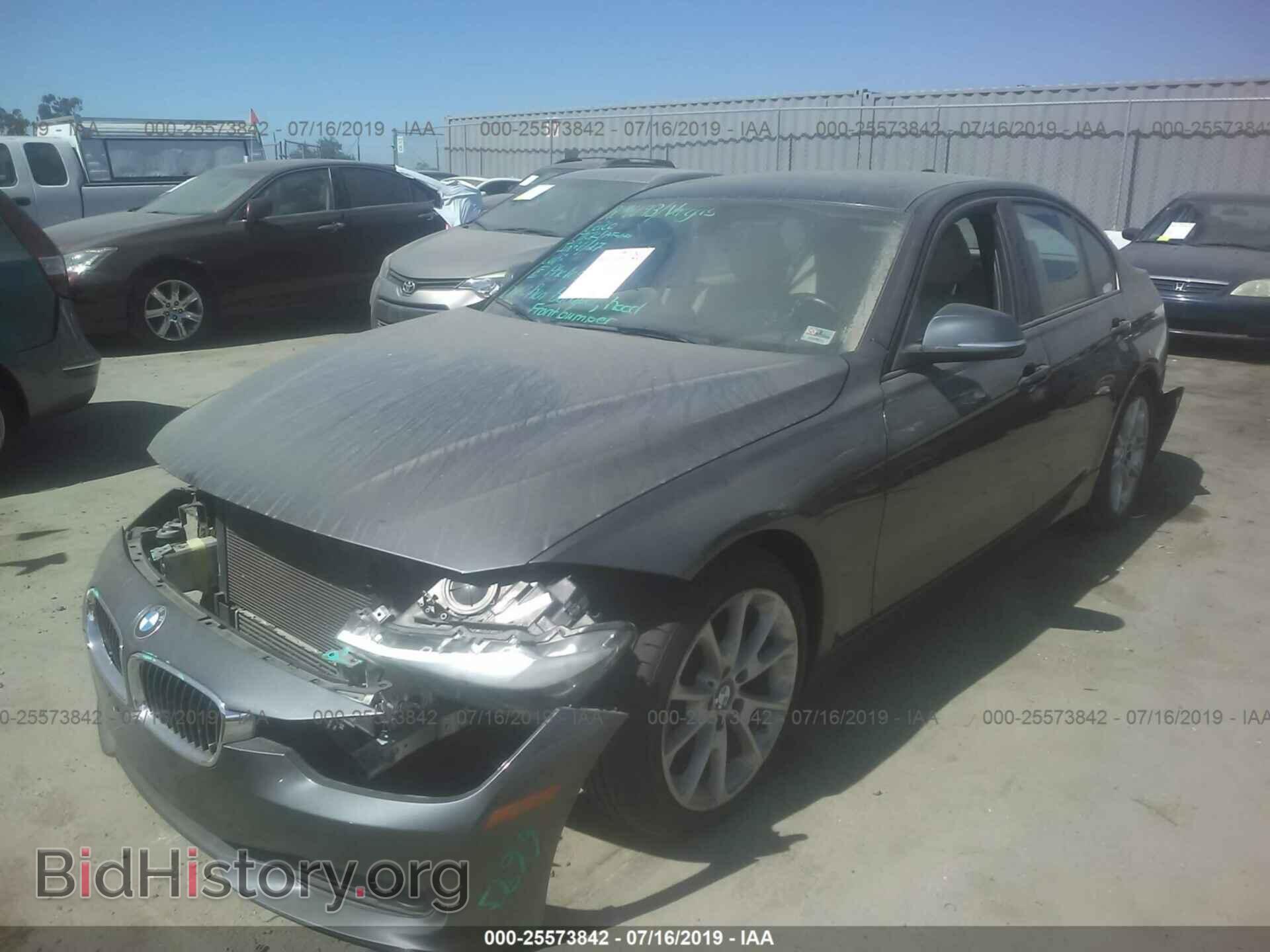 2013 BMW 320 - VIN: WBA3B1C55DK128536 - Фото 2