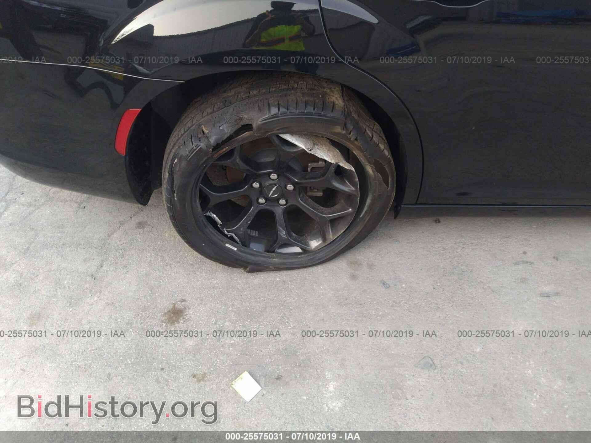 2019 CHRYSLER 300 - VIN: 2C3CCABGXKH538860 - Фото 6