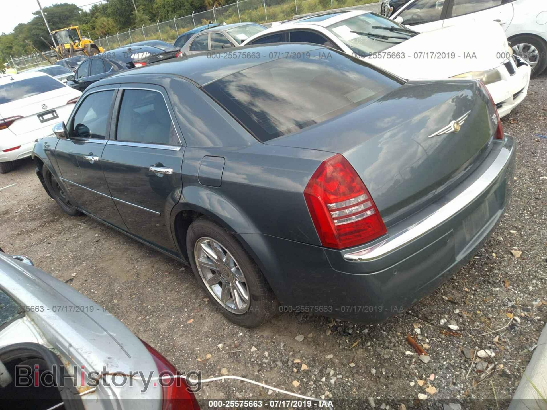 2006 CHRYSLER 300C - VIN: 2C3LA63H86H101178 - Фото 3
