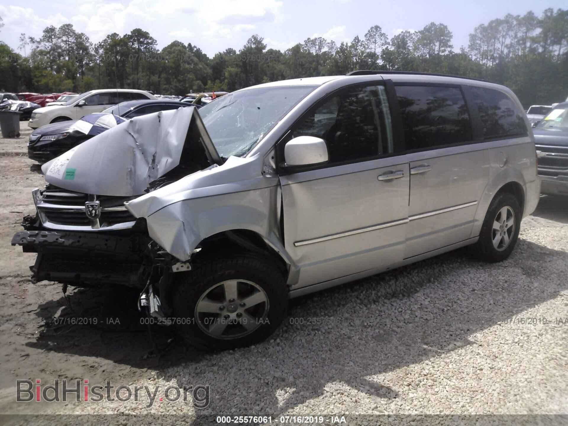 2010 DODGE GRAND CARAVAN - VIN: 2D4RN5D11AR458875 - Photo 2
