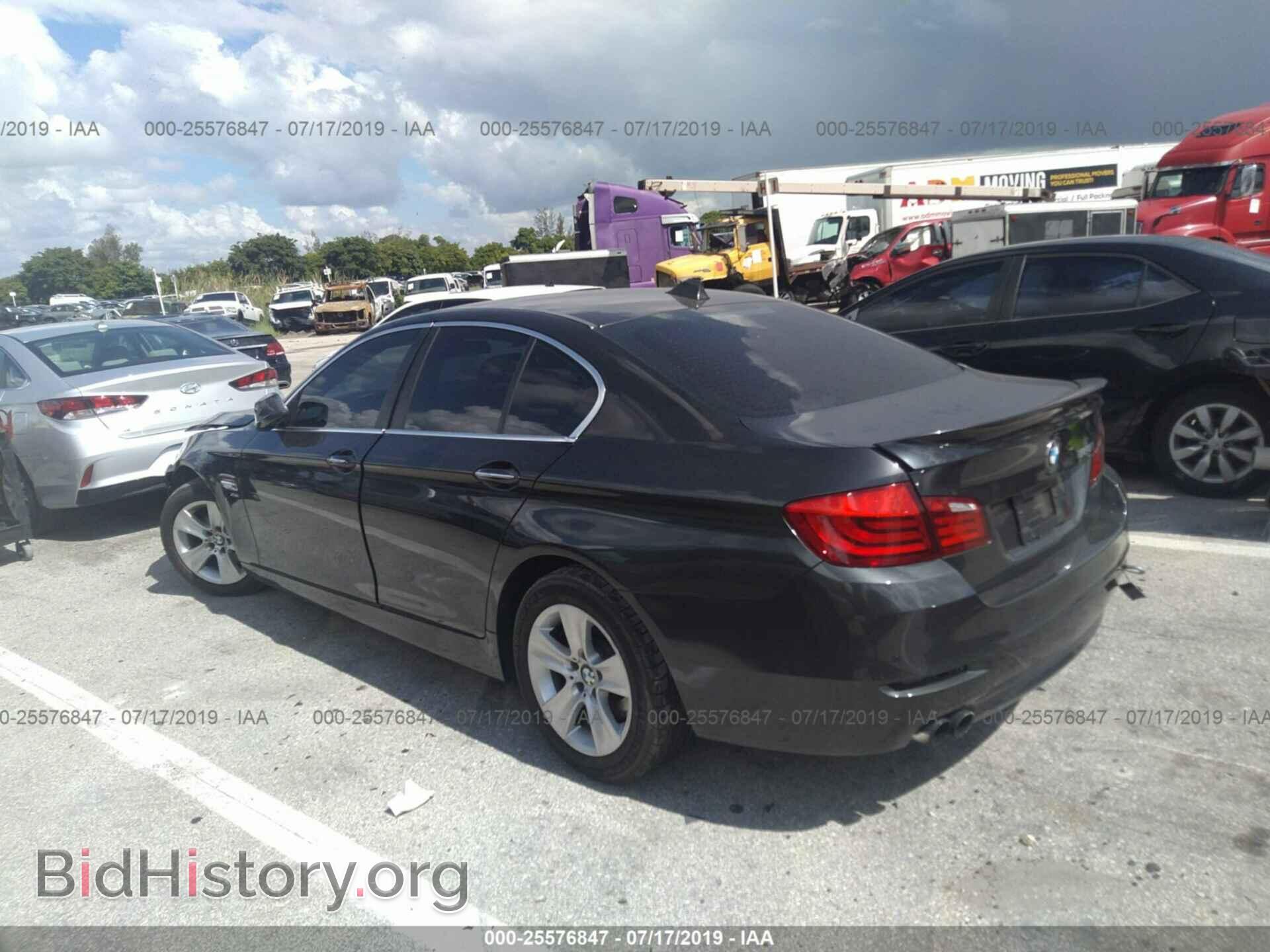 2012 BMW 528 - VIN: WBAXH5C55CDW07999 - Фото 3