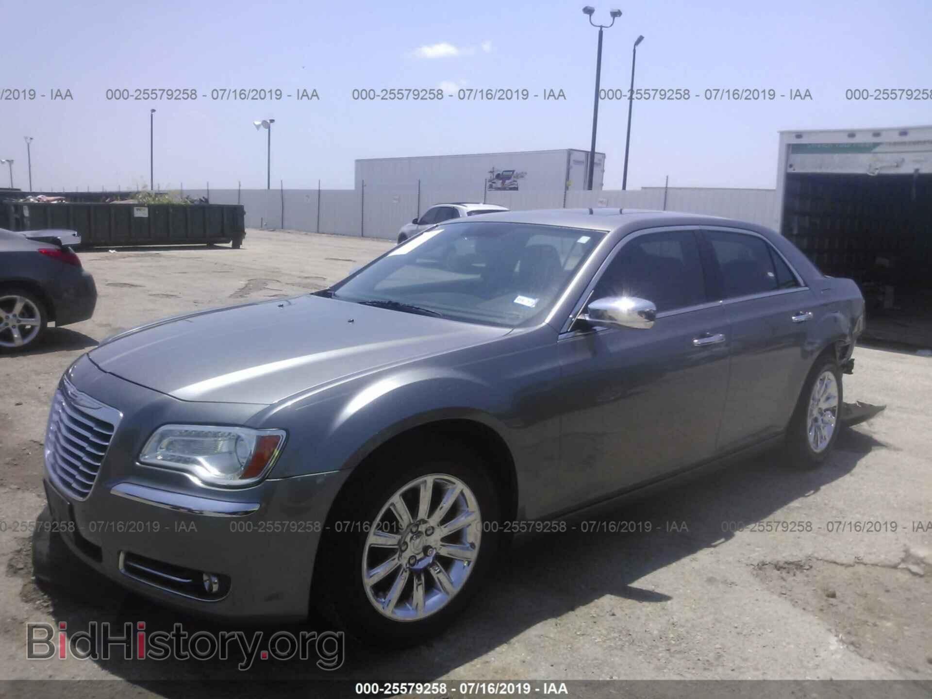 2011 CHRYSLER 300 - VIN: 2C3CA5CG2BH549850 - Photo 2