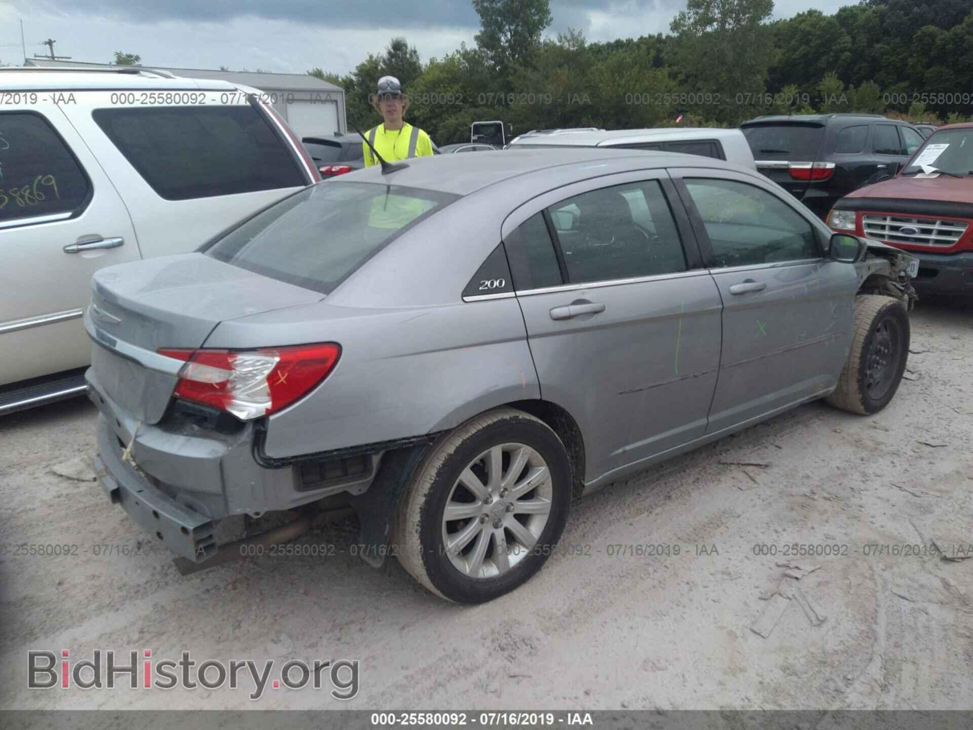 2014 CHRYSLER 200 - VIN: 1C3CCBAB9EN238282 - Photo 4