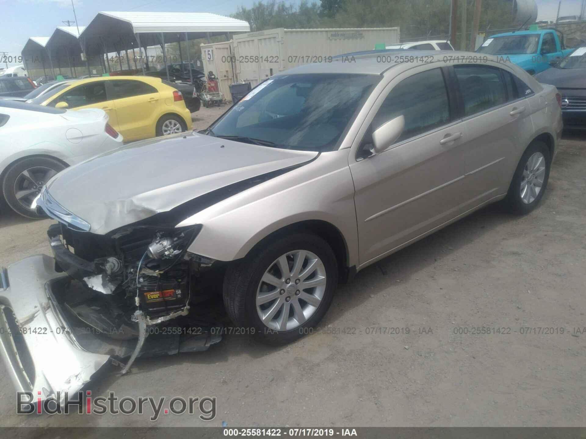 2013 CHRYSLER 200 - VIN: 1C3CCBBG4DN659898 - Photo 2