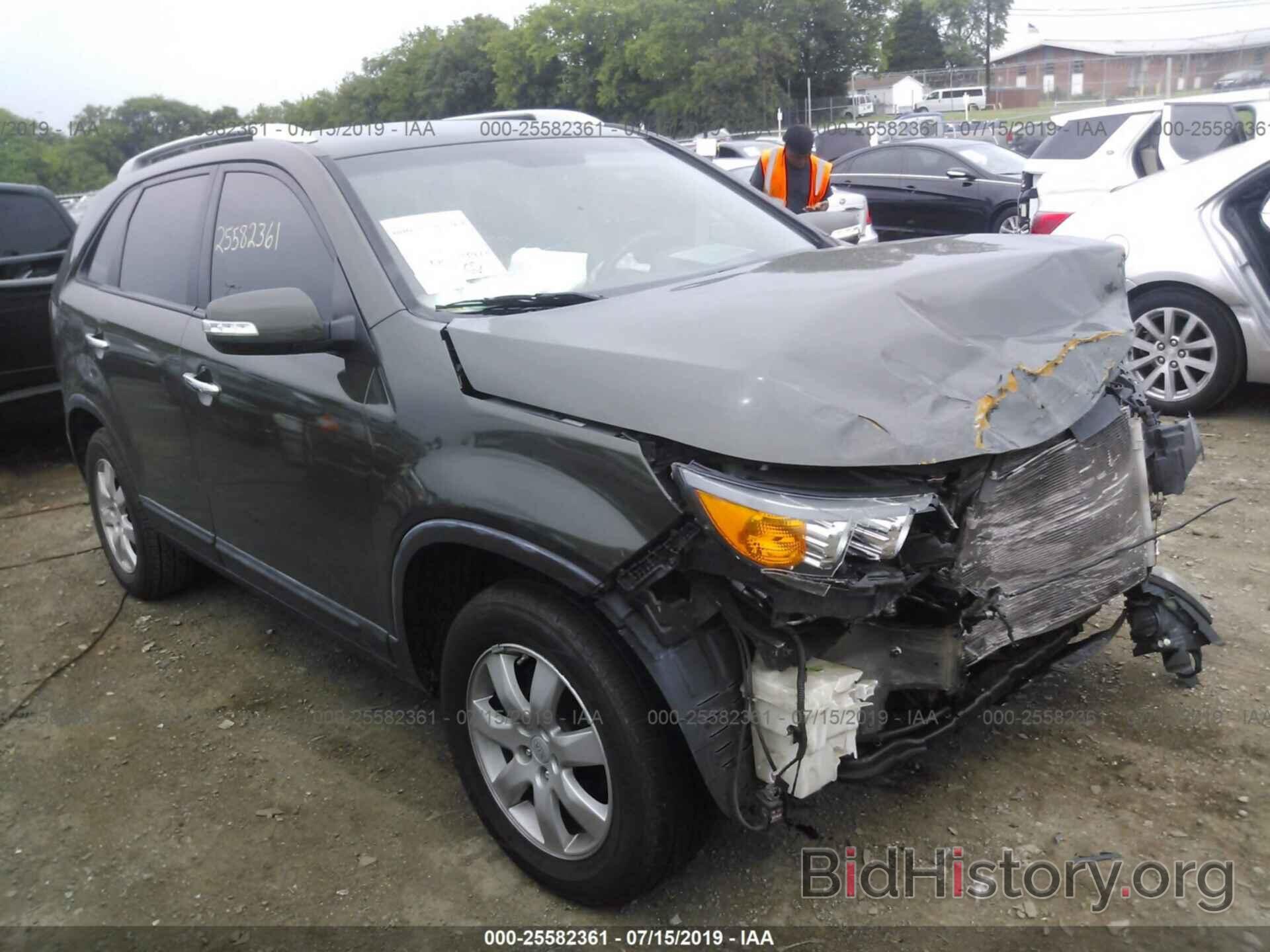 Photo 5XYKT4A10BG109280 - KIA SORENTO 2011