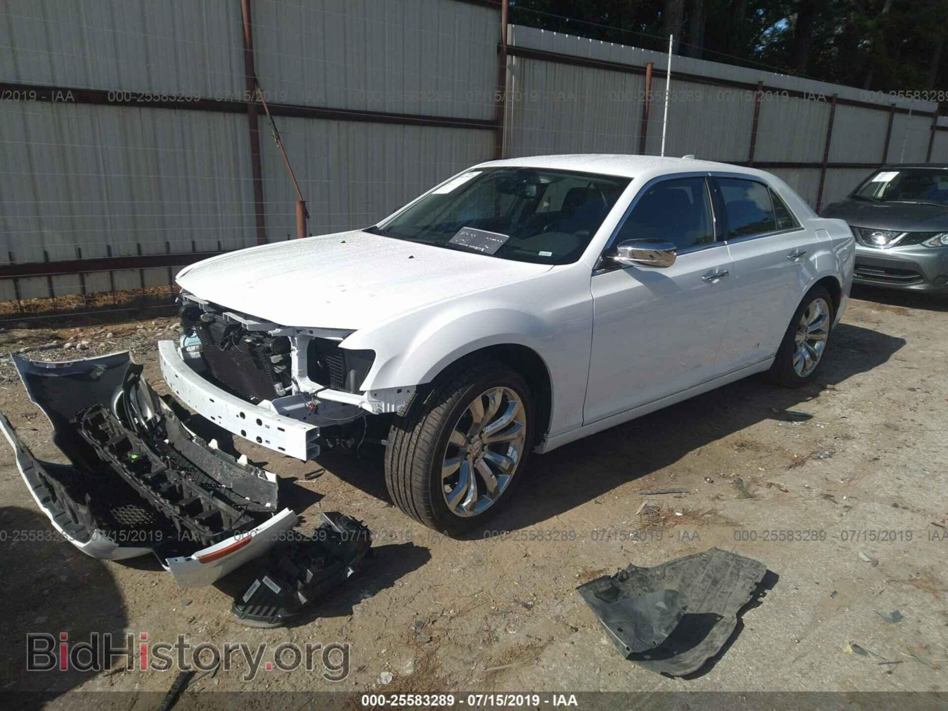 2019 CHRYSLER 300 - VIN: 2C3CCAEG9KH536724 - Фото 2
