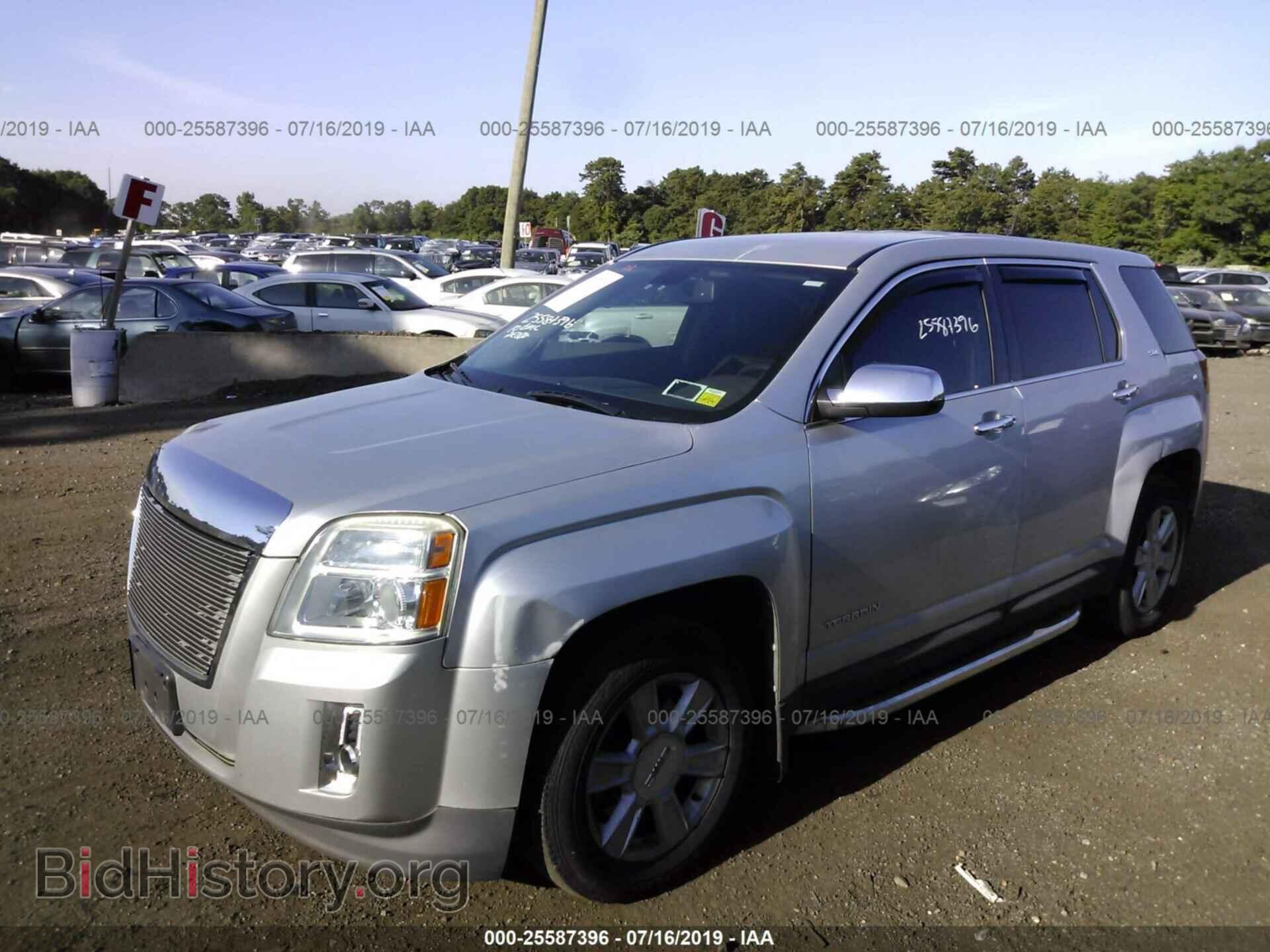 2010 GMC TERRAIN - VIN: 2CTALBEW2A6379746 - Photo 2