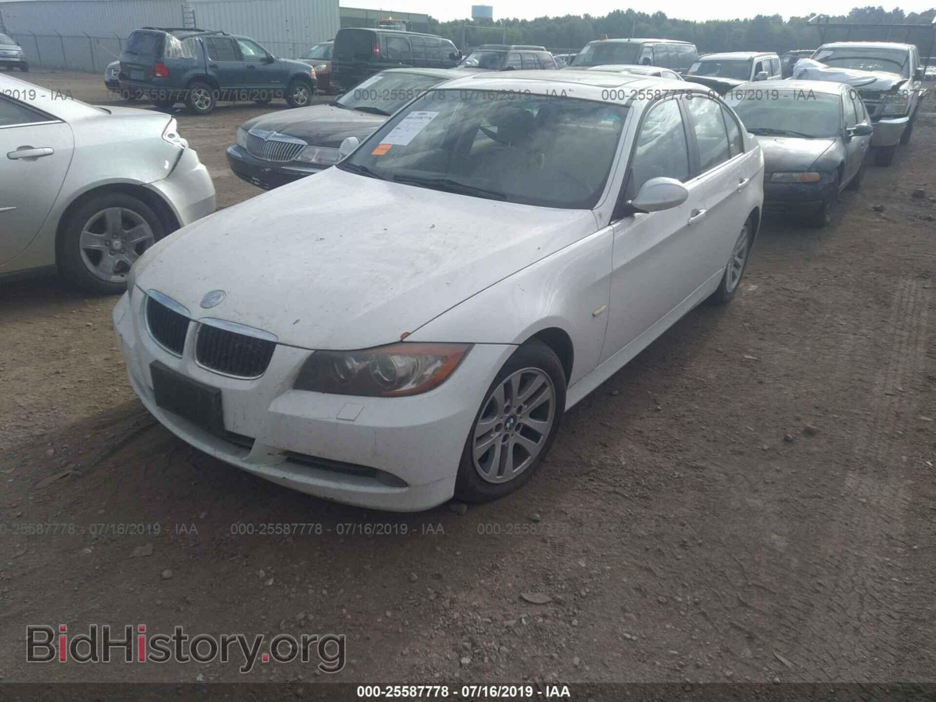 2007 BMW 328 - VIN: WBAVA37597NE28782 - Фото 2