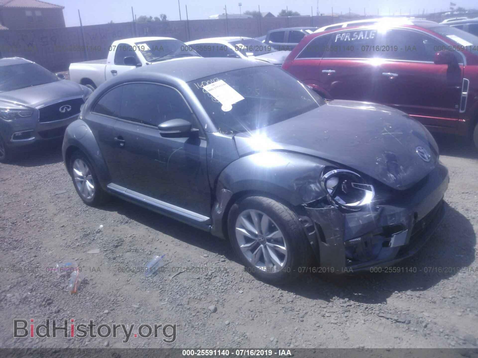 Photo 3VWF17AT2HM624509 - VOLKSWAGEN BEETLE 2017
