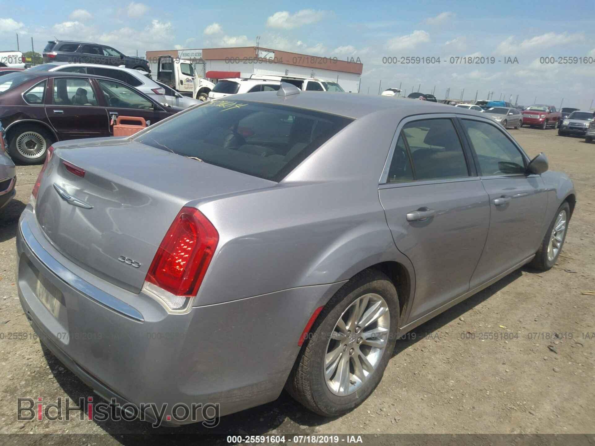 2017 CHRYSLER 300 - VIN: 2C3CCAAGXHH646678 - Фото 4