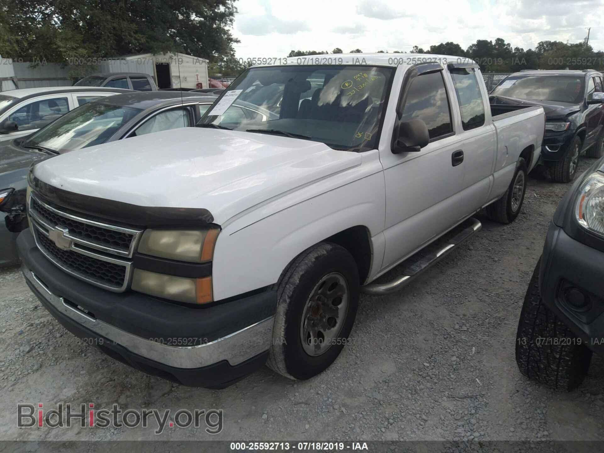2006 CHEVROLET SILVERADO - VIN: 2GCEC19V461105820 - Фото 2