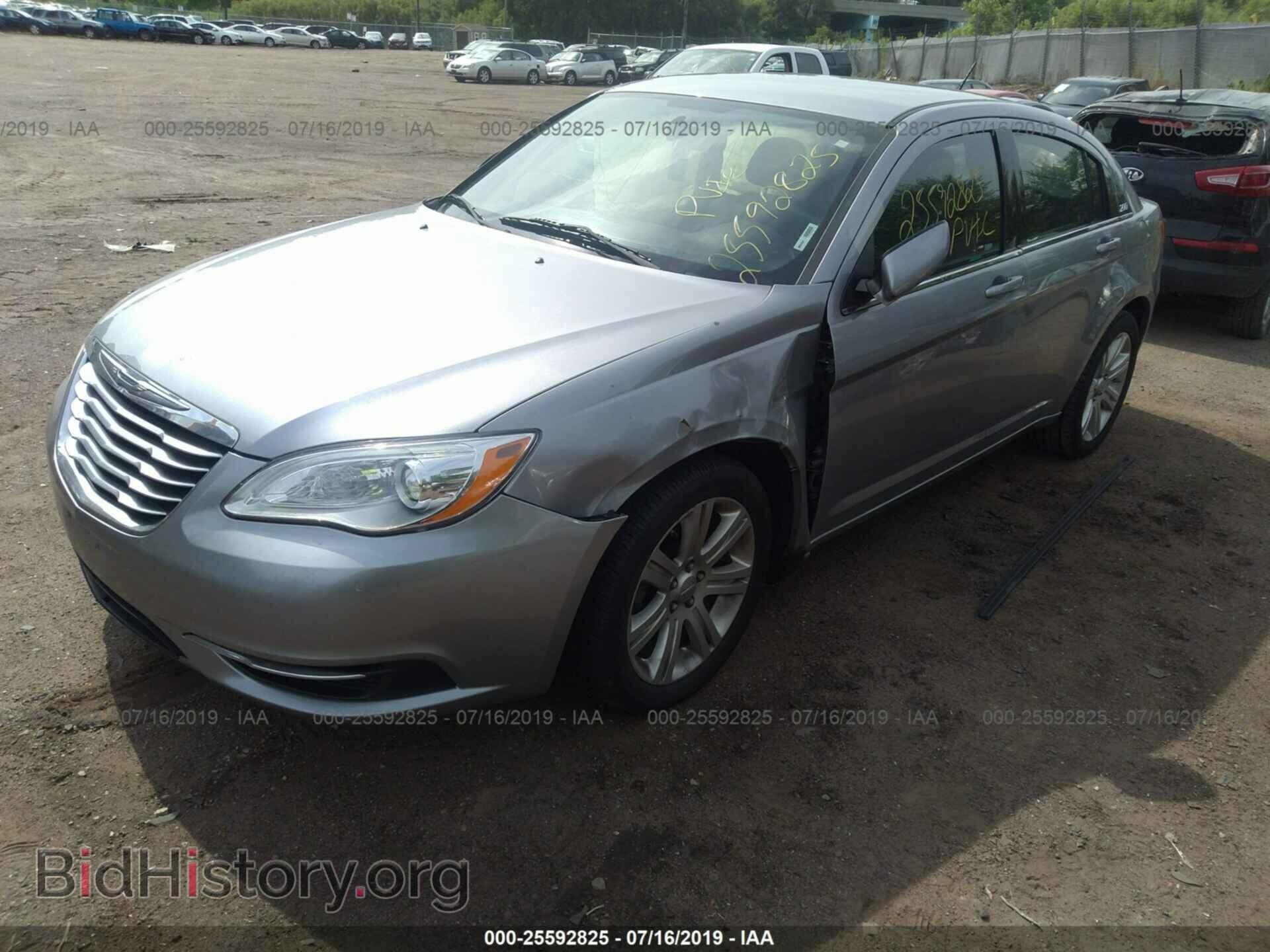 2013 CHRYSLER 200 - VIN: 1C3CCBBB7DN737711 - Photo 2