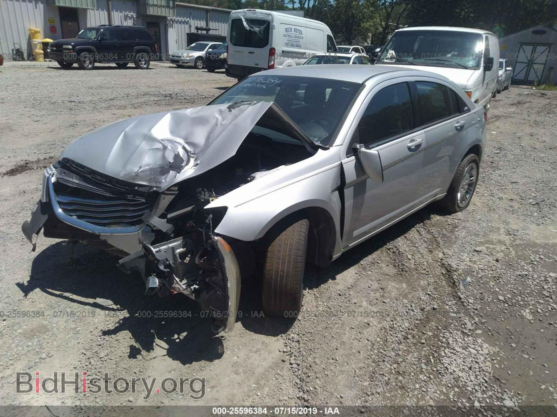 2012 CHRYSLER 200 - VIN: 1C3CCBAB1CN282645 - Фото 2