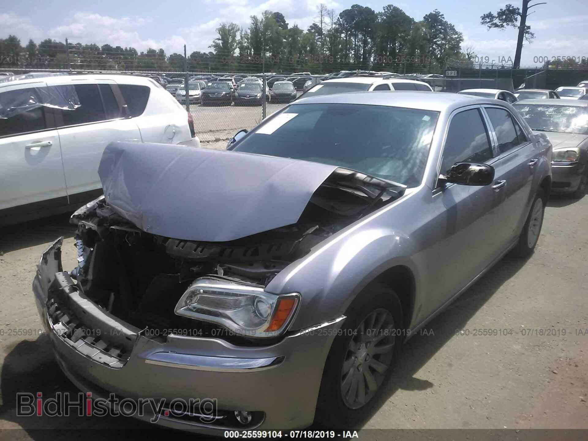 2013 CHRYSLER 300 - VIN: 2C3CCAAGXDH707439 - Фото 2