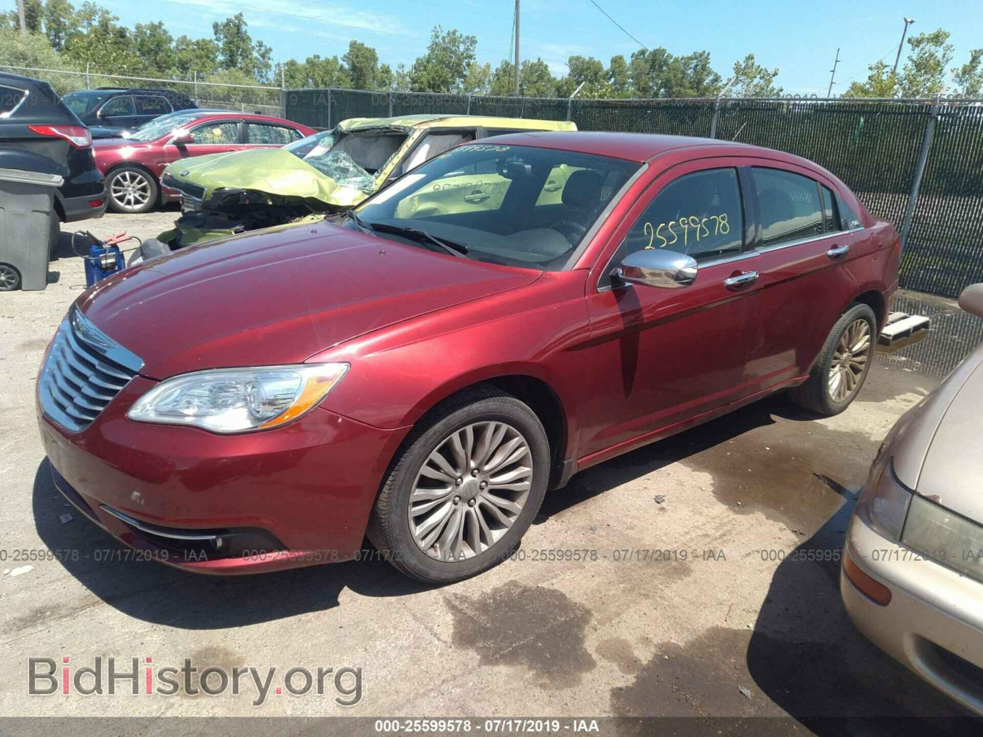 2011 CHRYSLER 200 - VIN: 1C3BC2FB1BN594399 - Фото 2