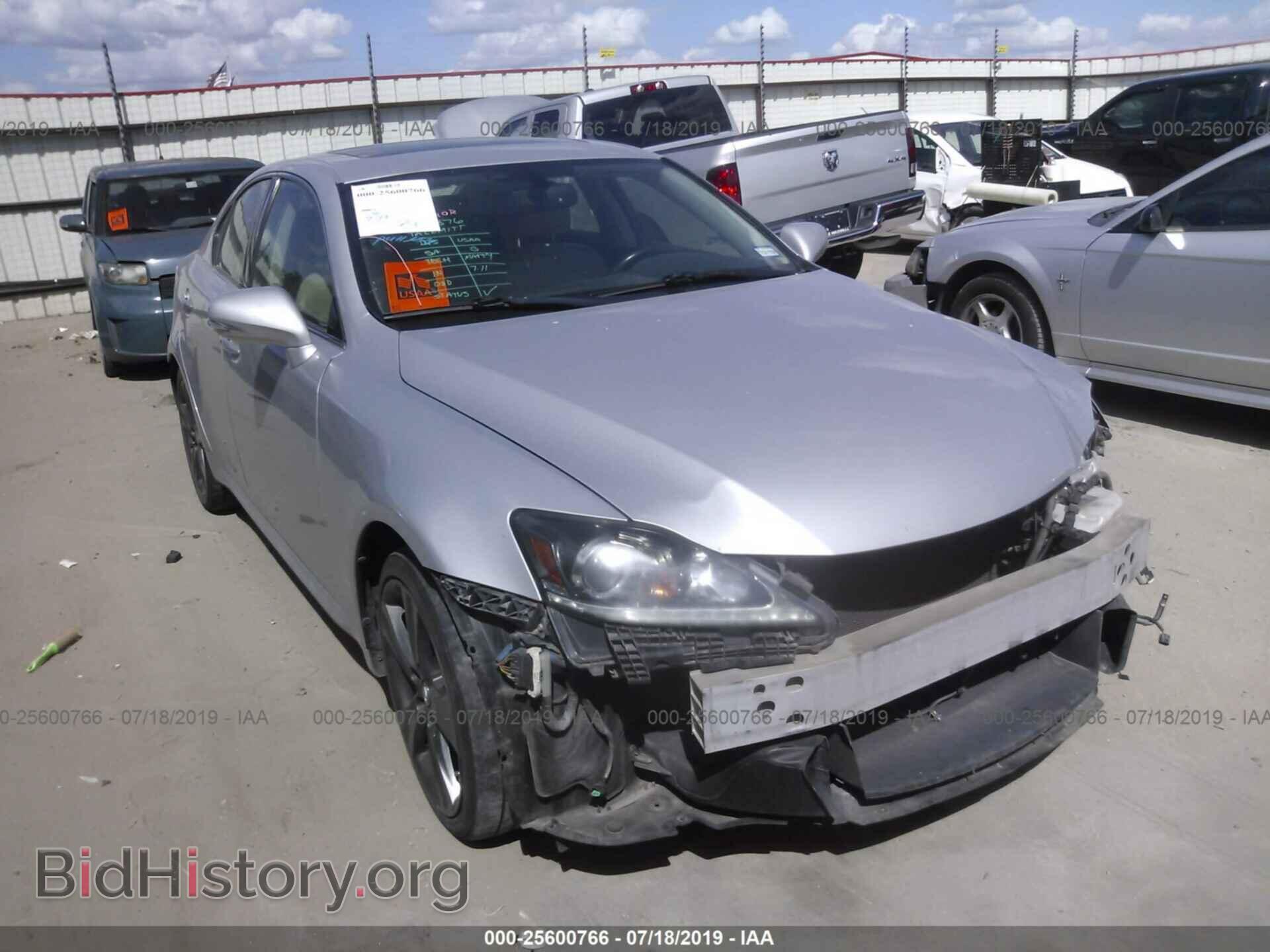 Фотография JTHBE5C20C5030707 - LEXUS IS 2012
