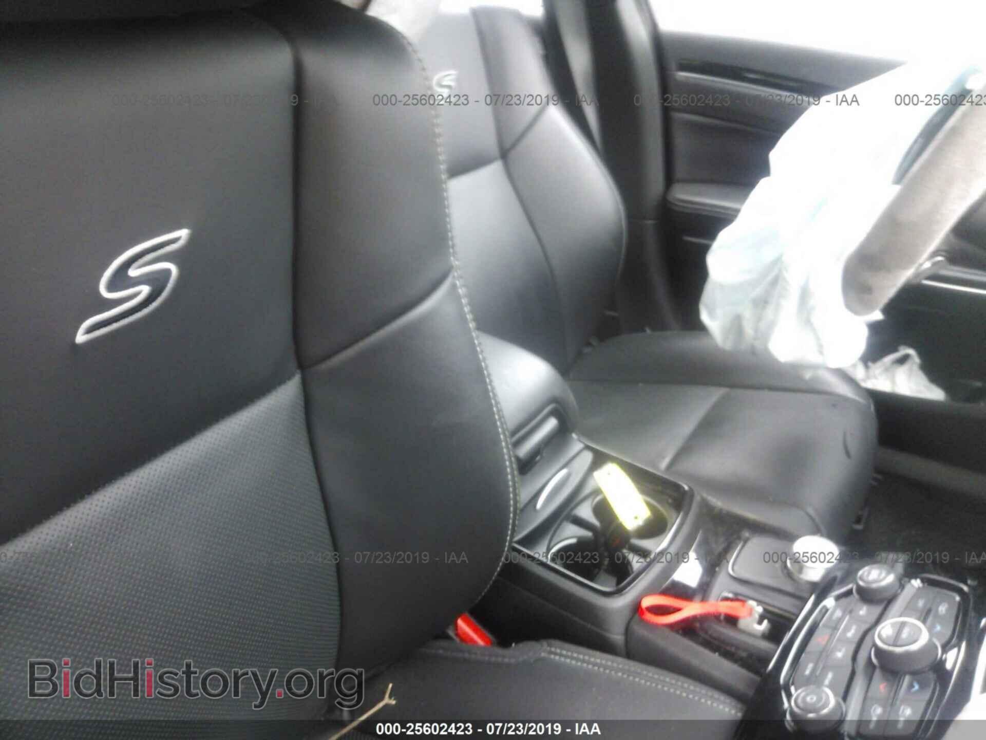 2018 CHRYSLER 300 - VIN: 2C3CCABG9JH301775 - Фото 8