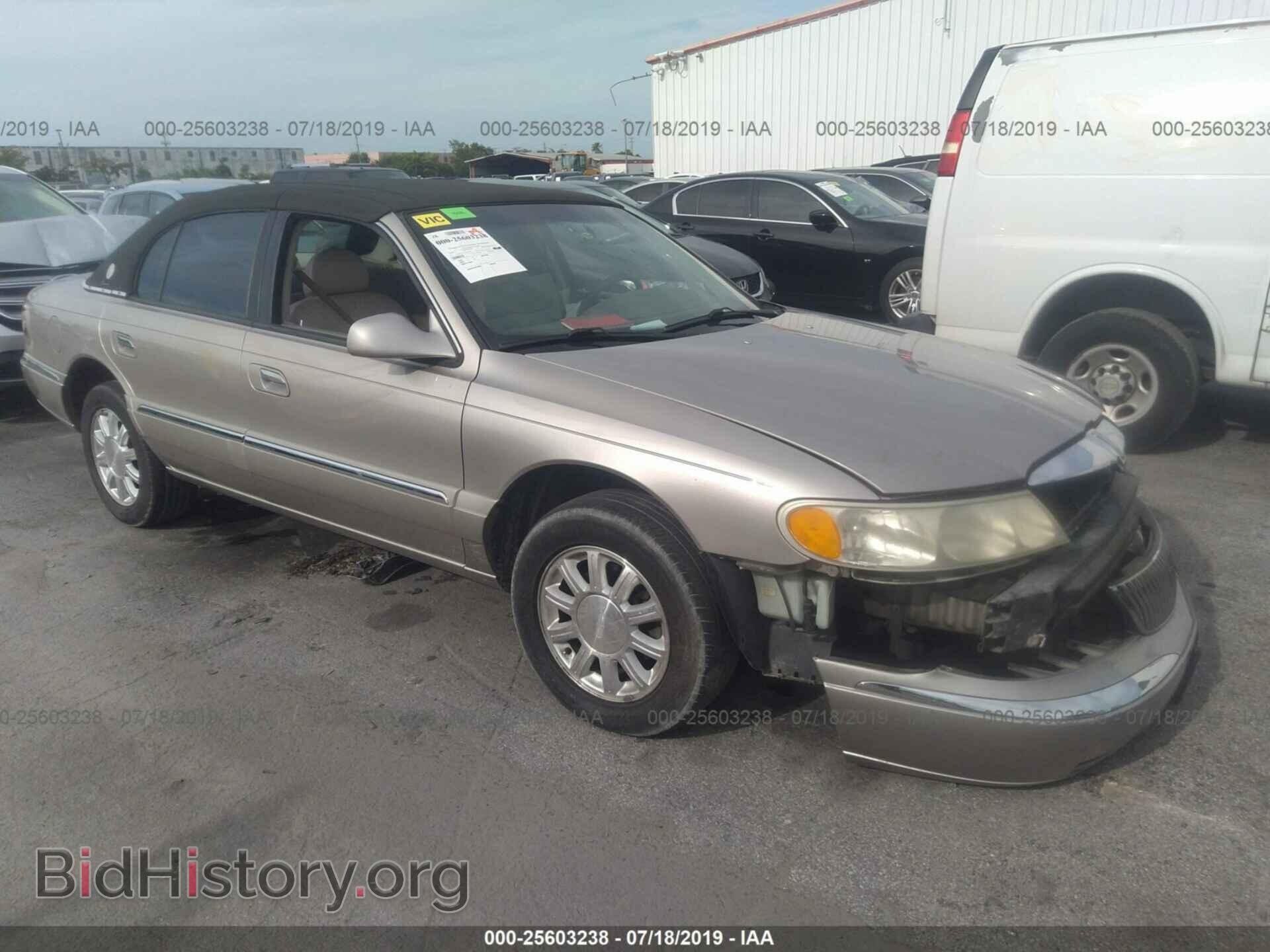 Photo 1LNHM97V3XY643902 - LINCOLN CONTINENTAL 1999