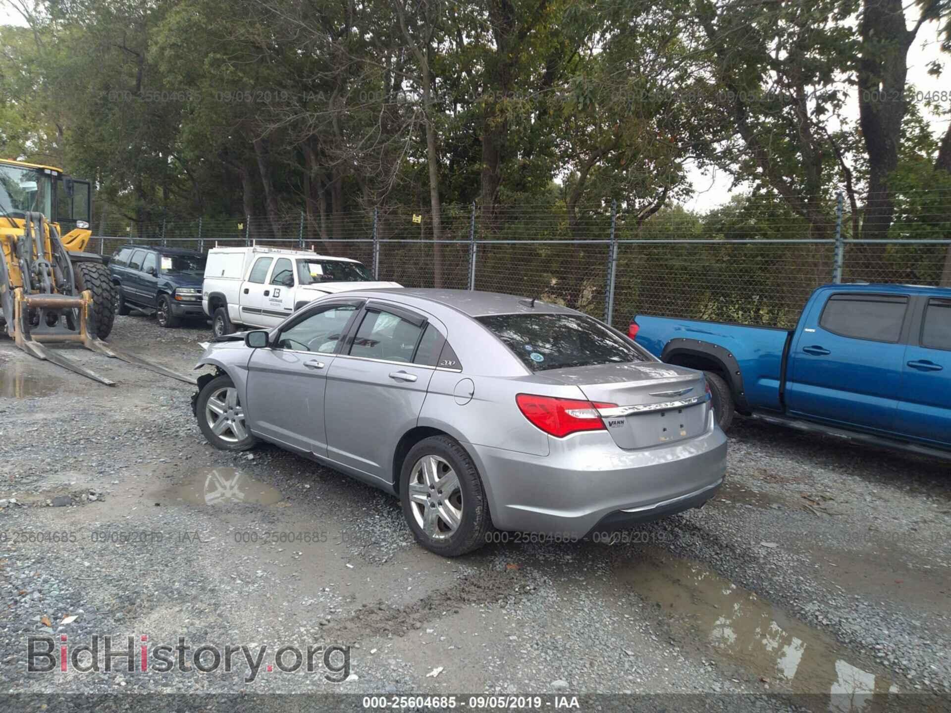 2013 CHRYSLER 200 - VIN: 1C3CCBAG2DN723633 - Photo 3