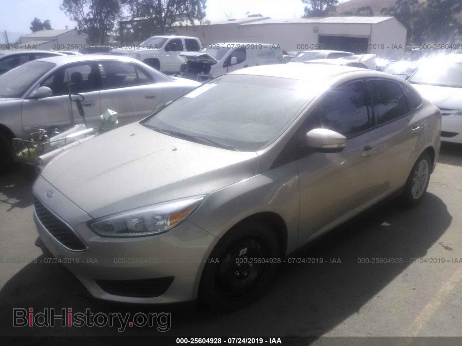 2017 Ford Focus - VIN: 1FADP3F25HL319465 - Фото 2