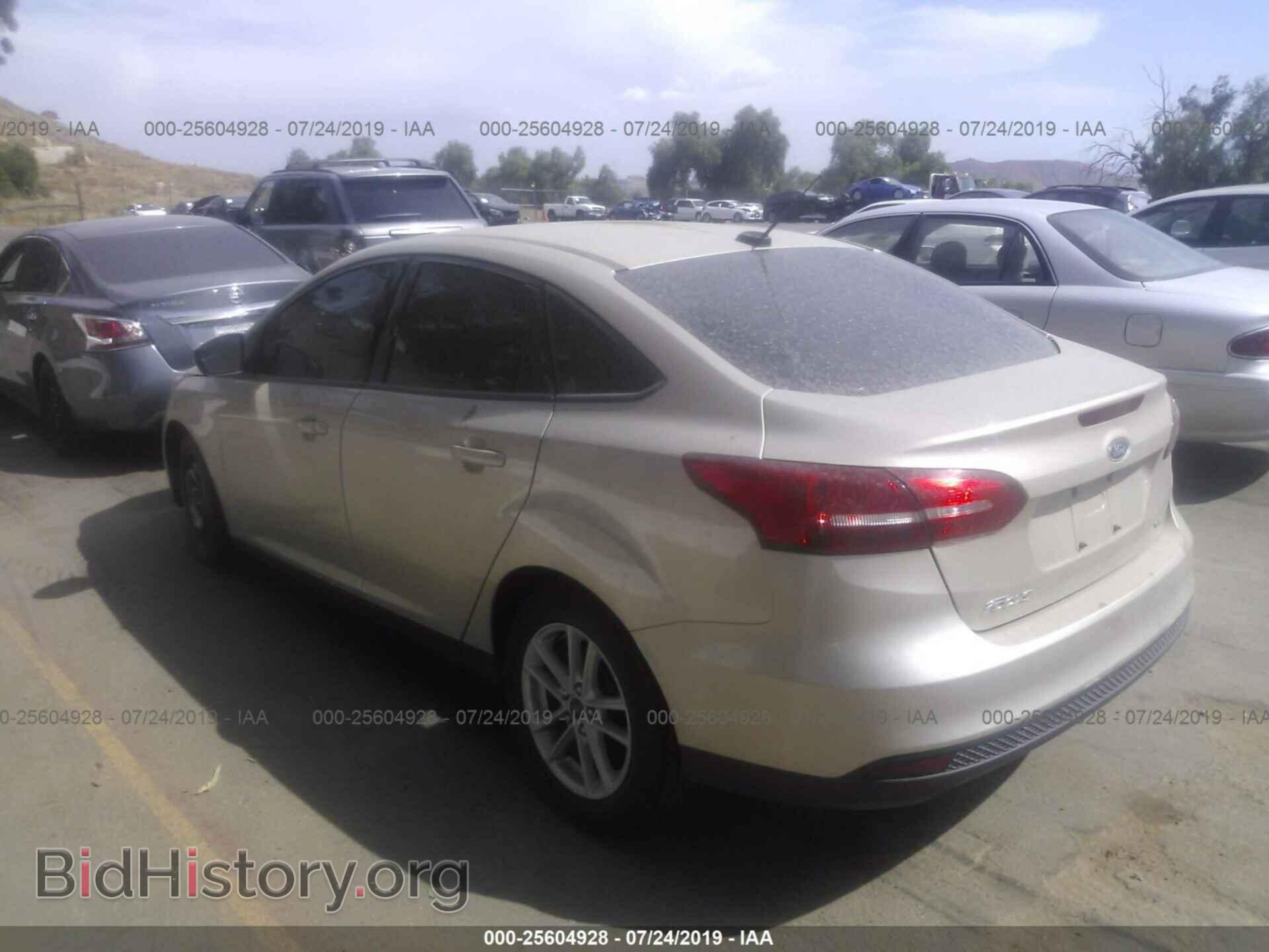 2017 Ford Focus - VIN: 1FADP3F25HL319465 - Фото 3
