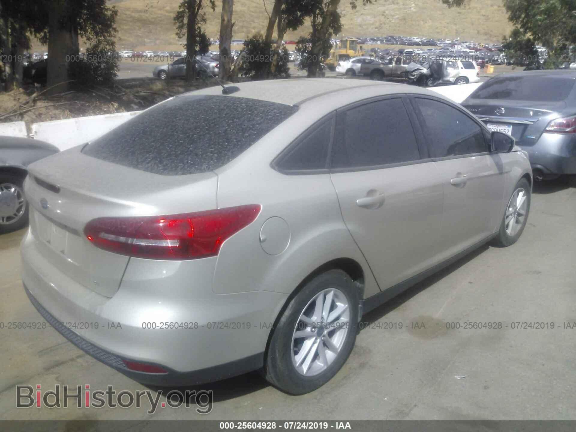 2017 Ford Focus - VIN: 1FADP3F25HL319465 - Фото 4