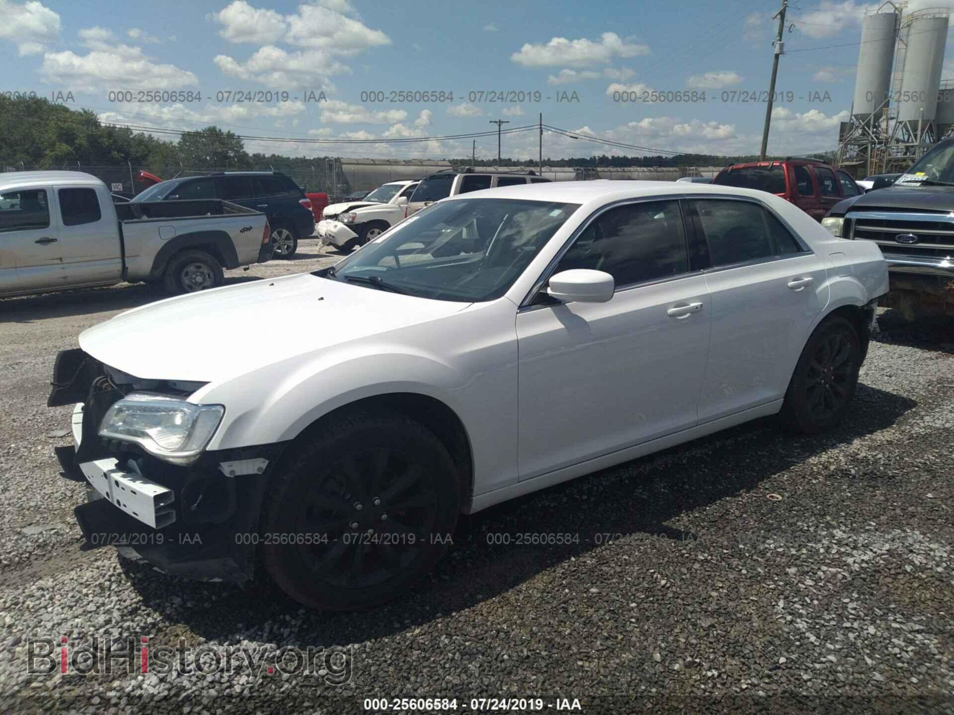 2015 CHRYSLER 300 - VIN: 2C3CCARG7FH763846 - Фото 2