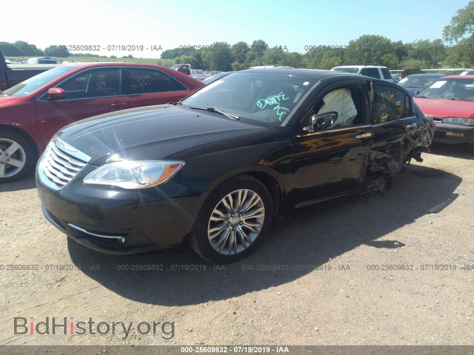2013 CHRYSLER 200 - VIN: 1C3CCBCG0DN555472 - Фото 2